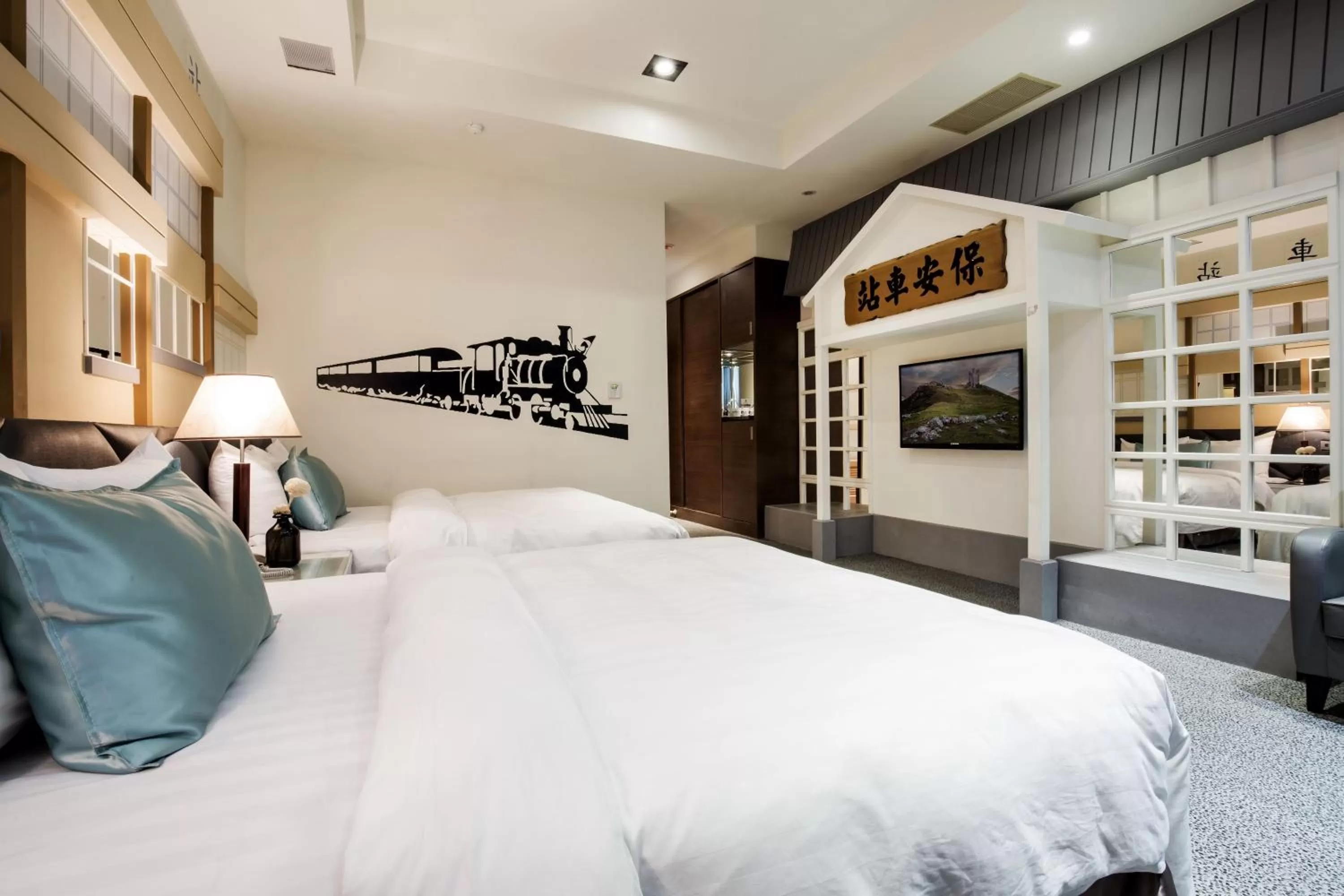 Photo of the whole room, Bed in Duo Romance Hotel
