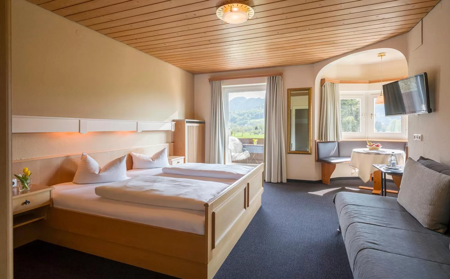 Day, Bed in Alpenhof Landhotel Restaurant