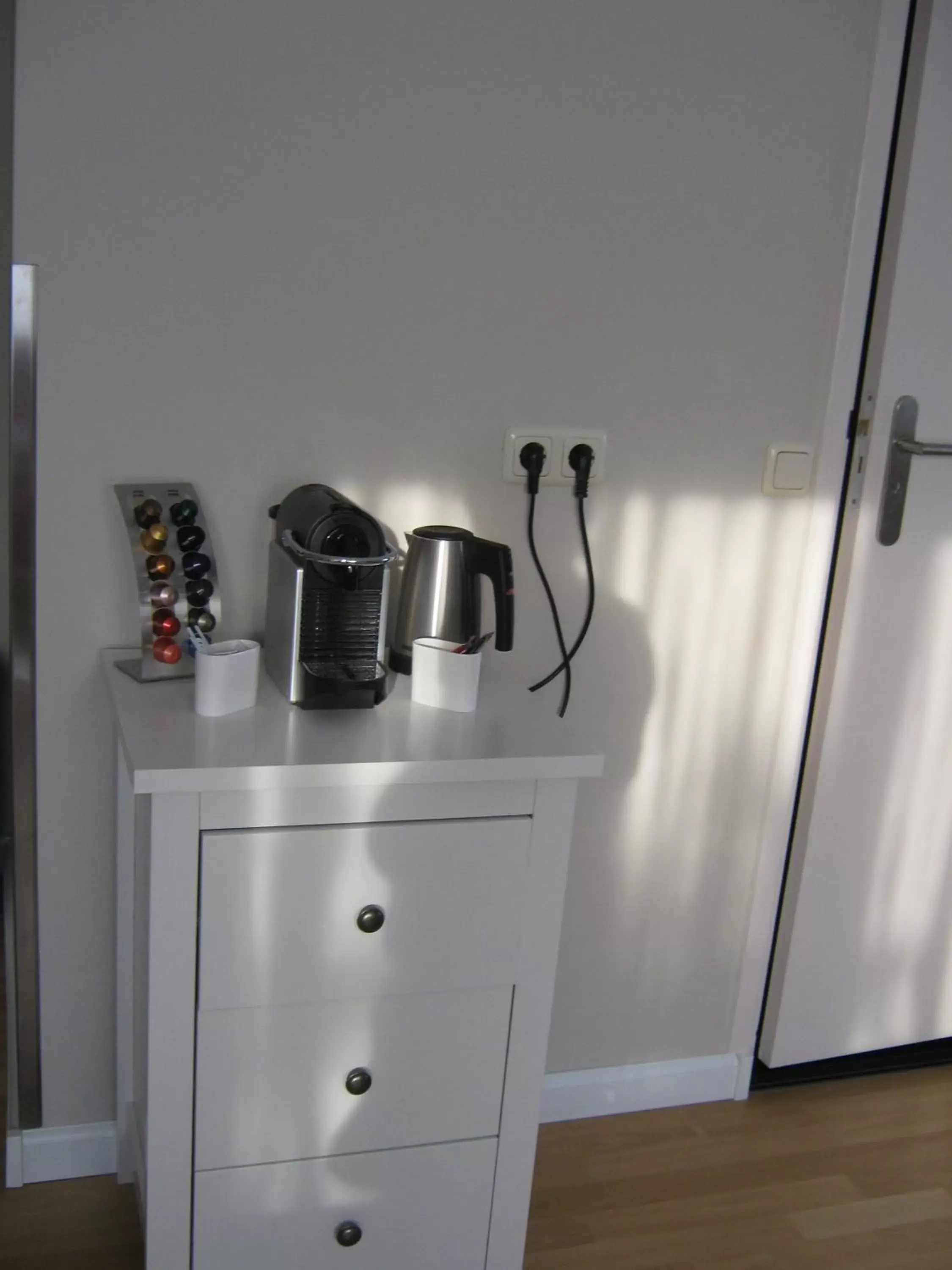 Coffee/tea facilities, Kitchen/Kitchenette in B&B De Tobbedanser Harlingen