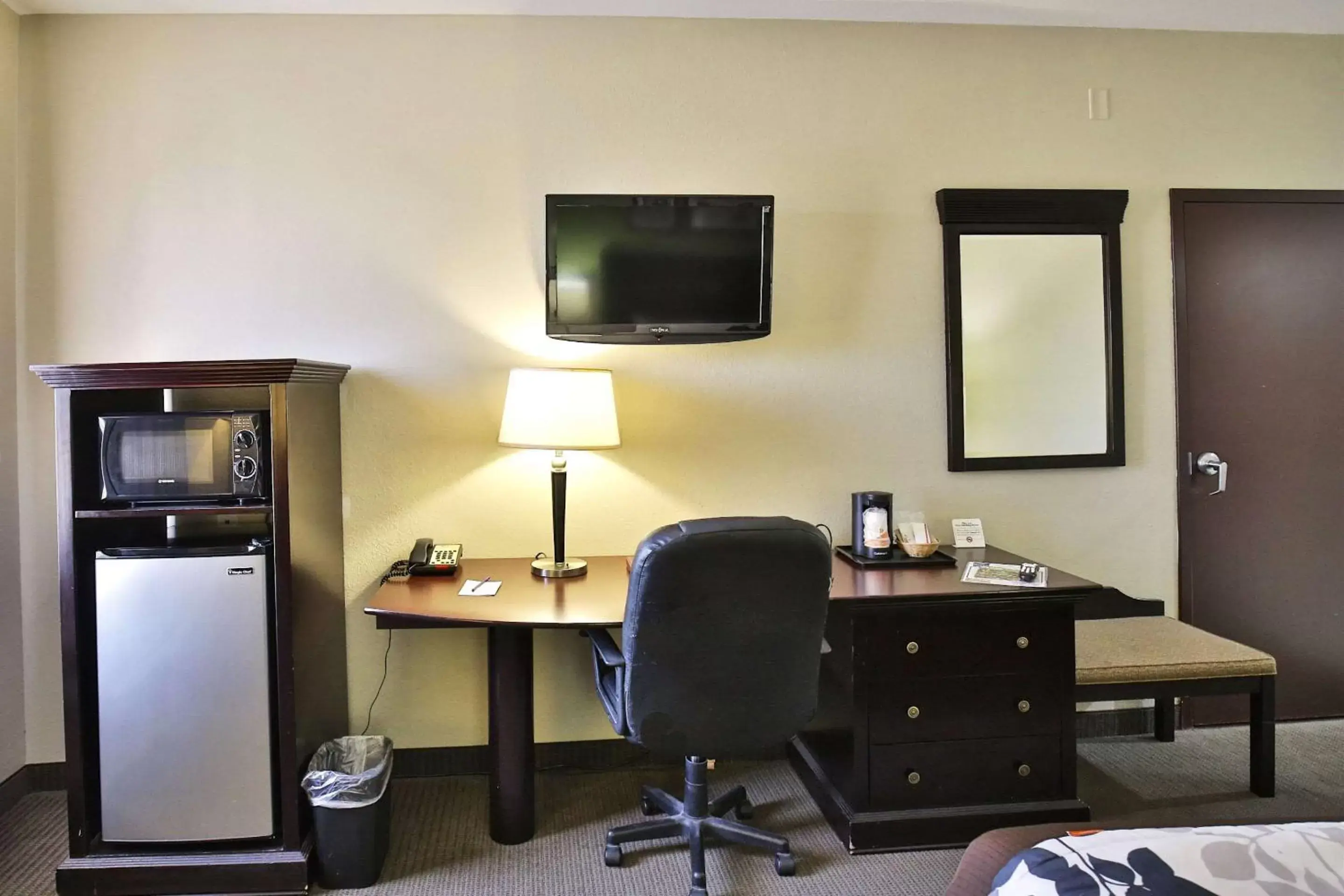 Photo of the whole room, TV/Entertainment Center in Sleep Inn & Suites University