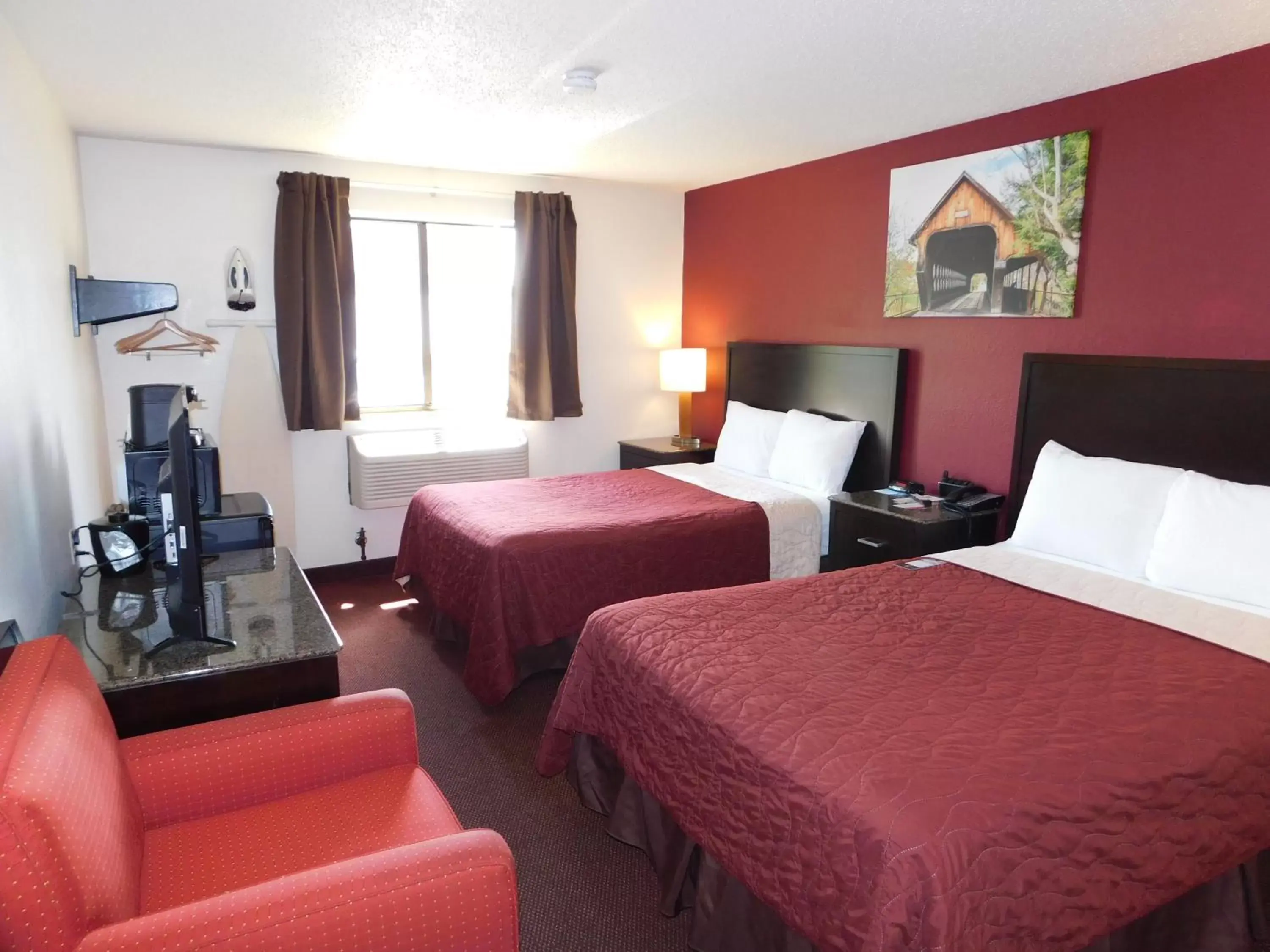 Bed in The Covered Bridge Inn