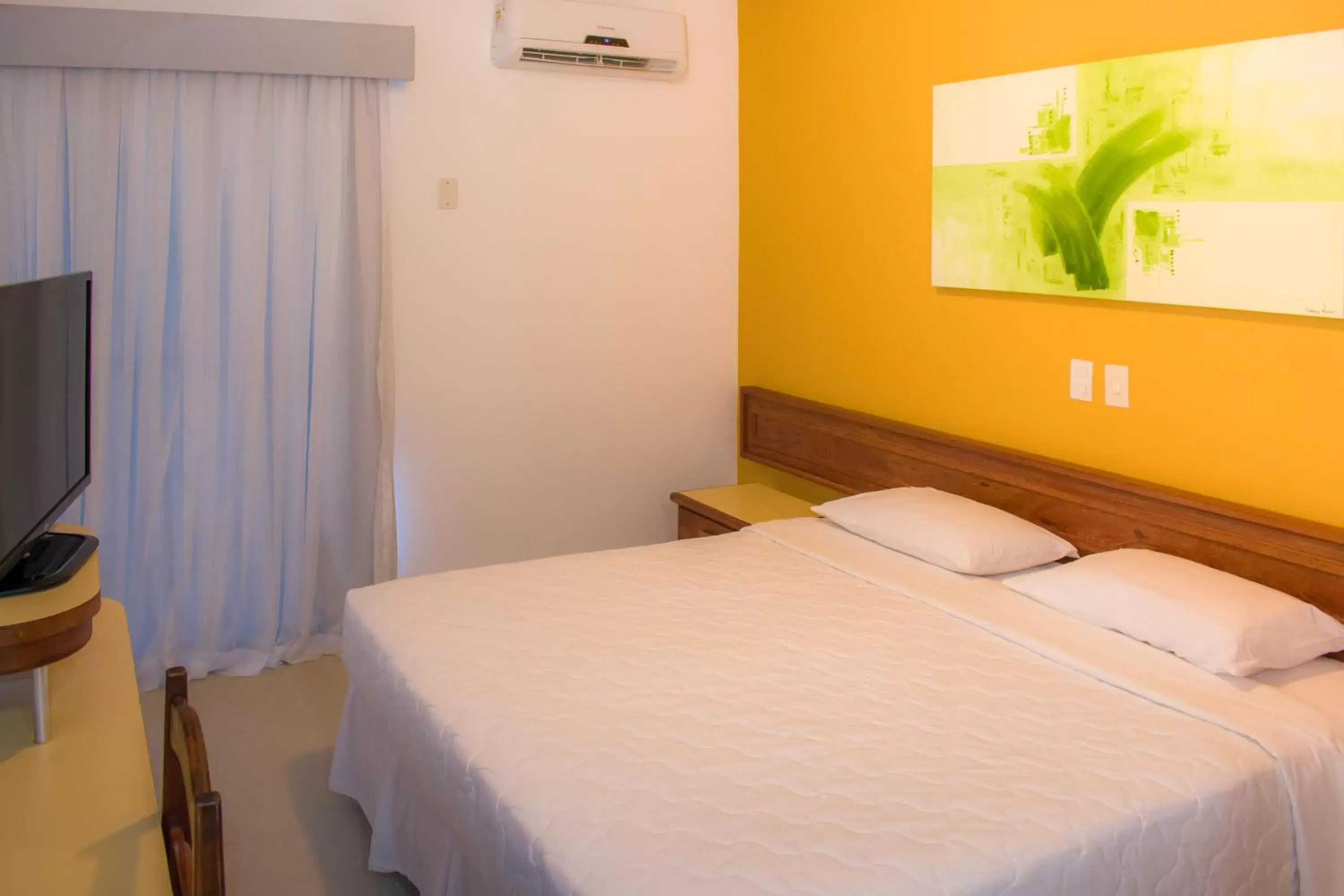 Bed in Sarana Praia Hotel