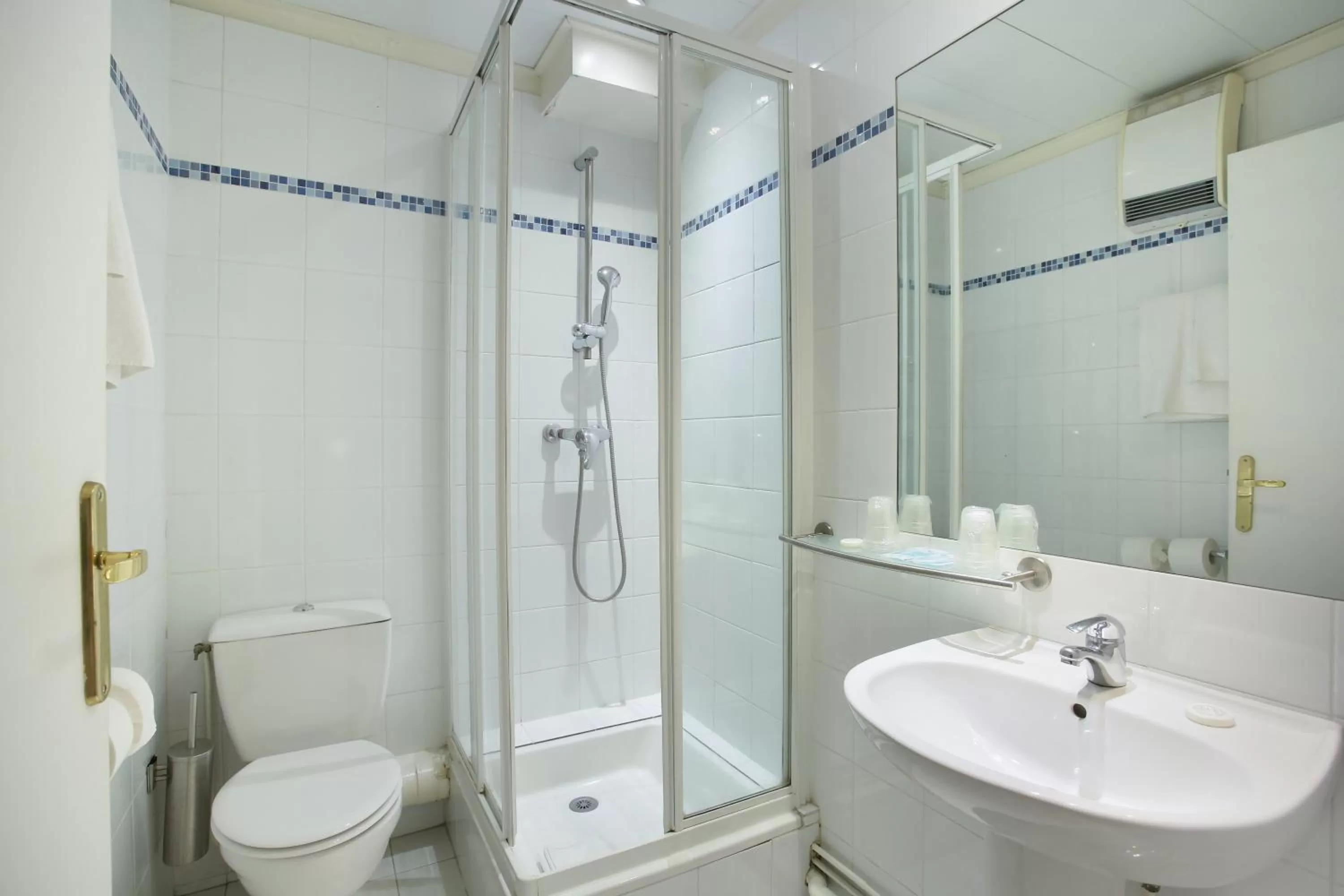 Shower in Hotel Lautrec Opera