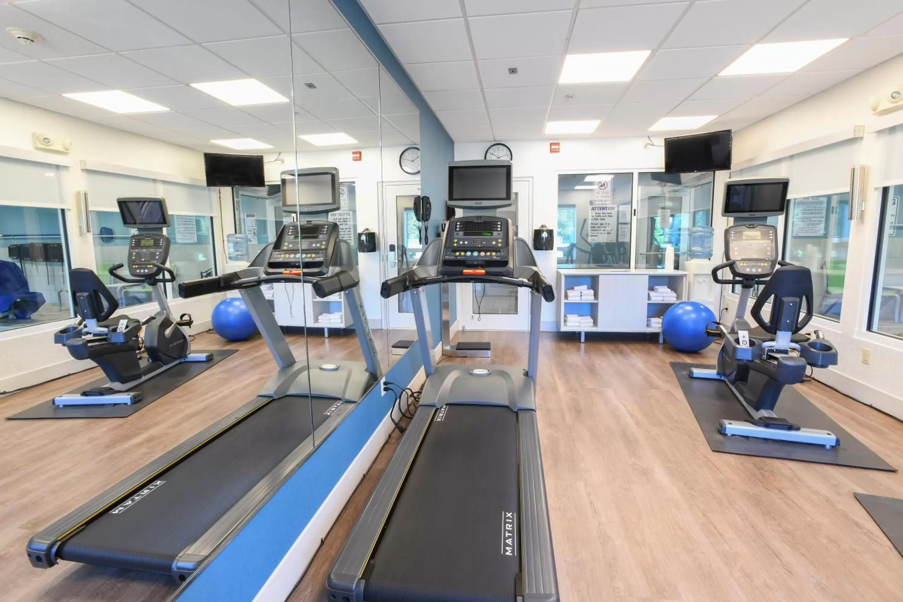 Fitness centre/facilities, Fitness Center/Facilities in Holiday Inn Express Hotel & Suites Richwood - Cincinnati South, an IHG Hotel