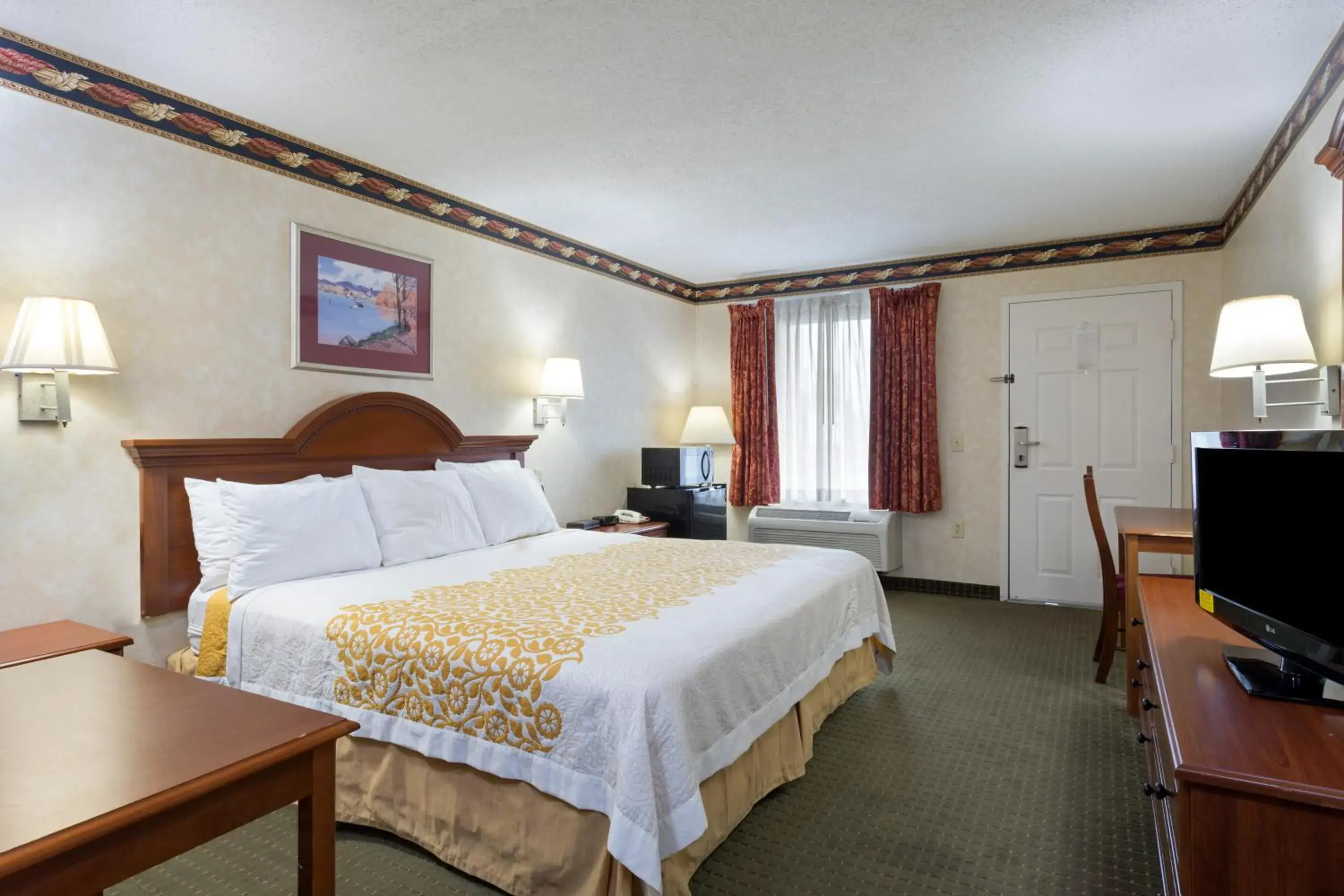Photo of the whole room, Bed in Days Inn by Wyndham Clinton