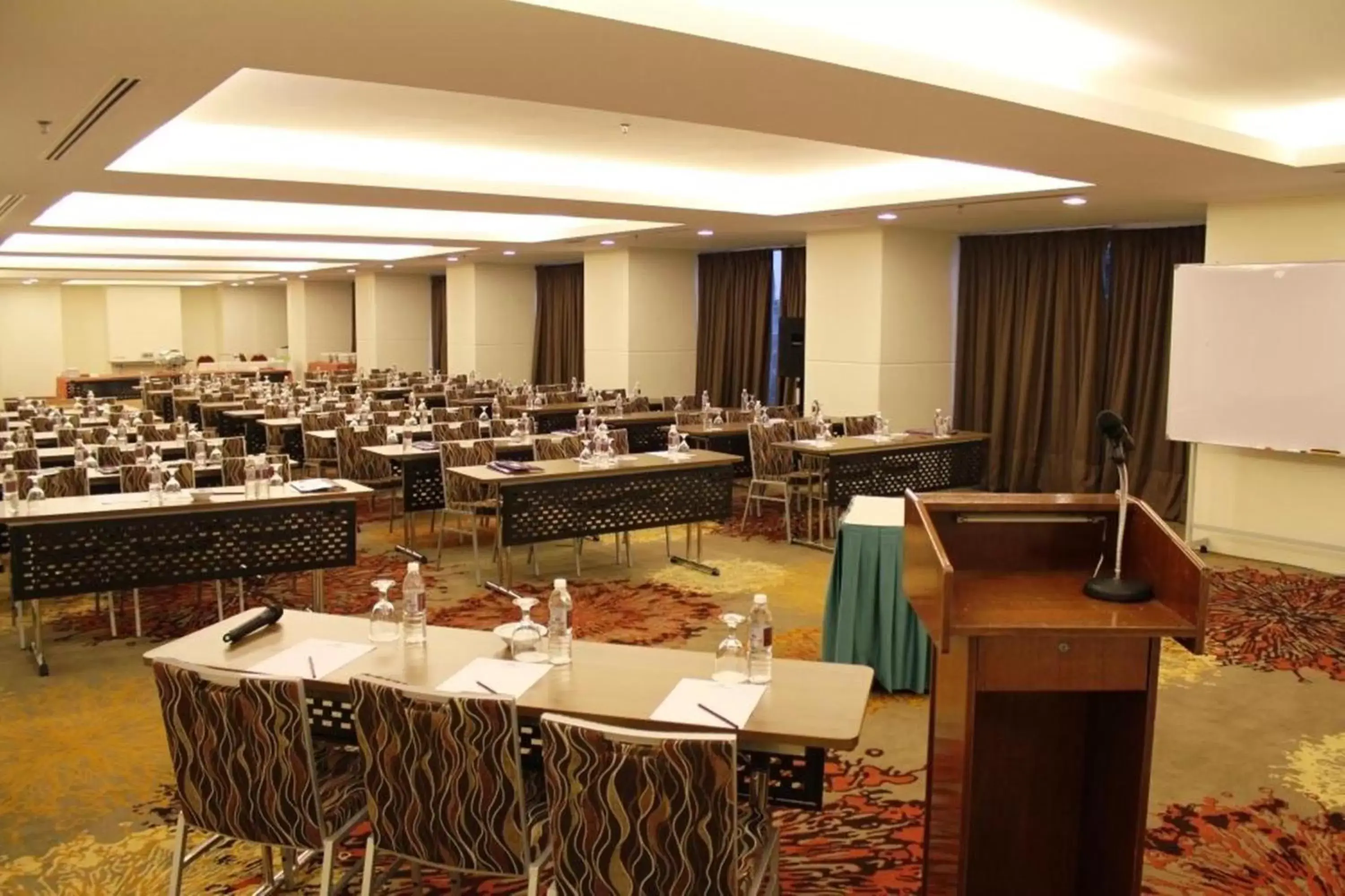 Business facilities, Restaurant/Places to Eat in Hotel Royal Kuala Lumpur