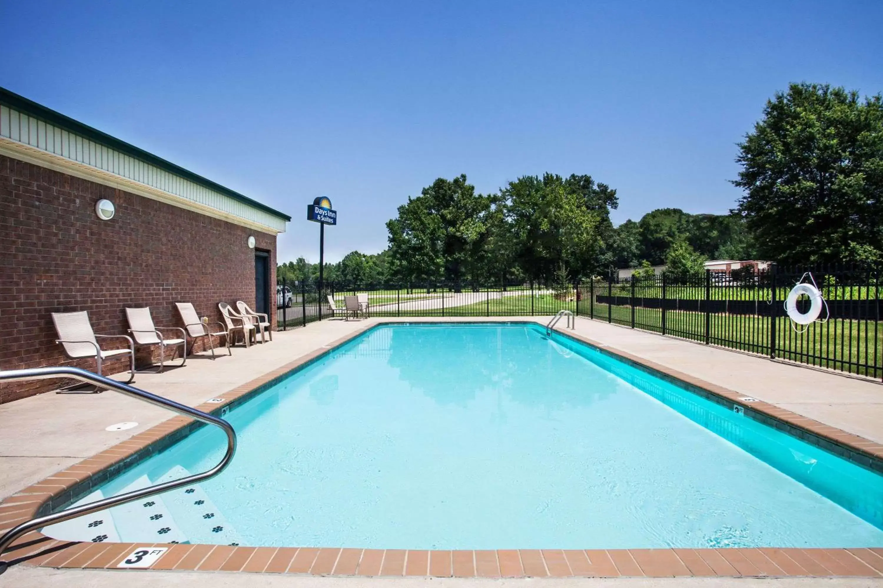 On site, Swimming Pool in Days Inn & Suites by Wyndham Wynne