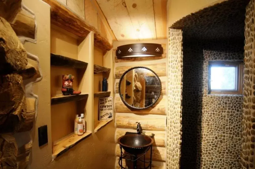 Bathroom in Canyon Of The Ancients Guest Ranch