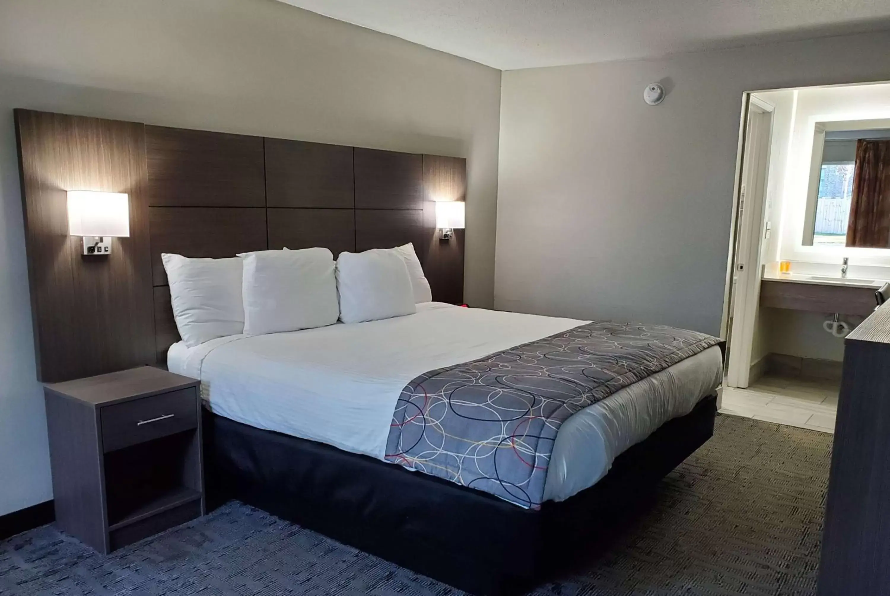 Photo of the whole room, Bed in Days Inn & Suites by Wyndham Charleston Airport West