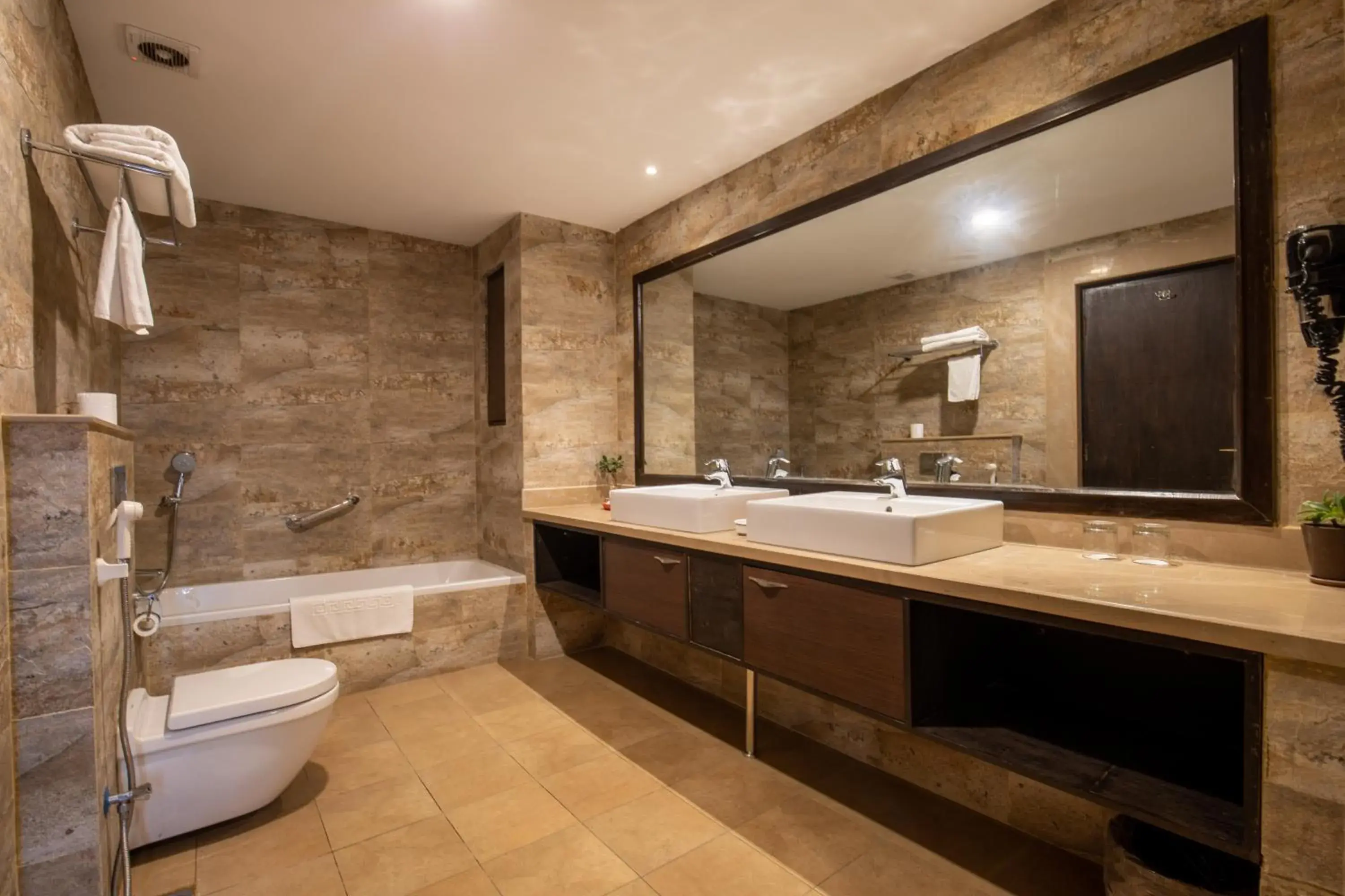 Bathroom in Hotel Tibet International