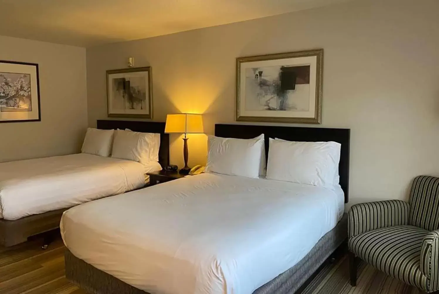 Bedroom, Bed in Hotel Marguerite Anaheim - Garden Grove, Trademark Collection