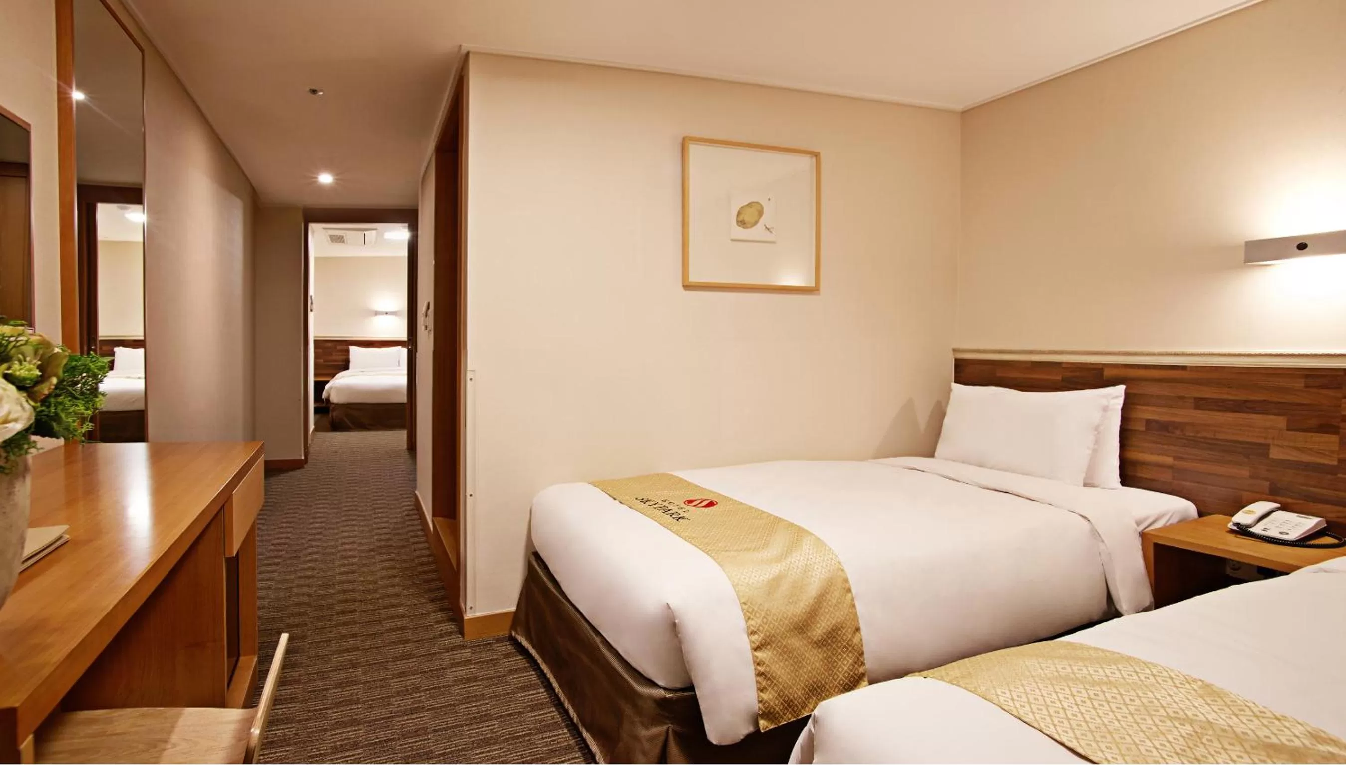 Bed in Hotel Skypark Myeongdong 1