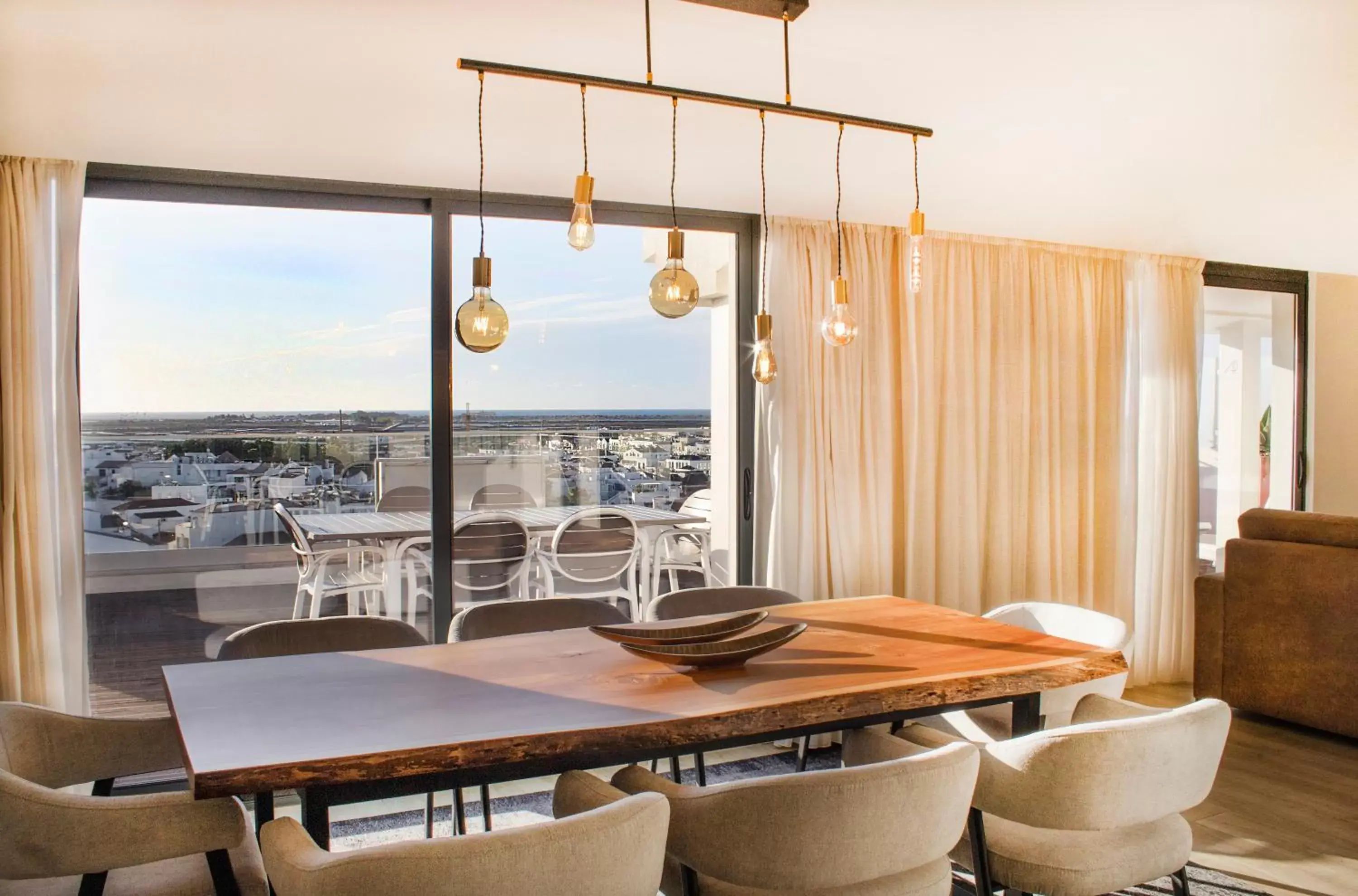 Dining area in AP Maria Nova Lounge - Adults Friendly