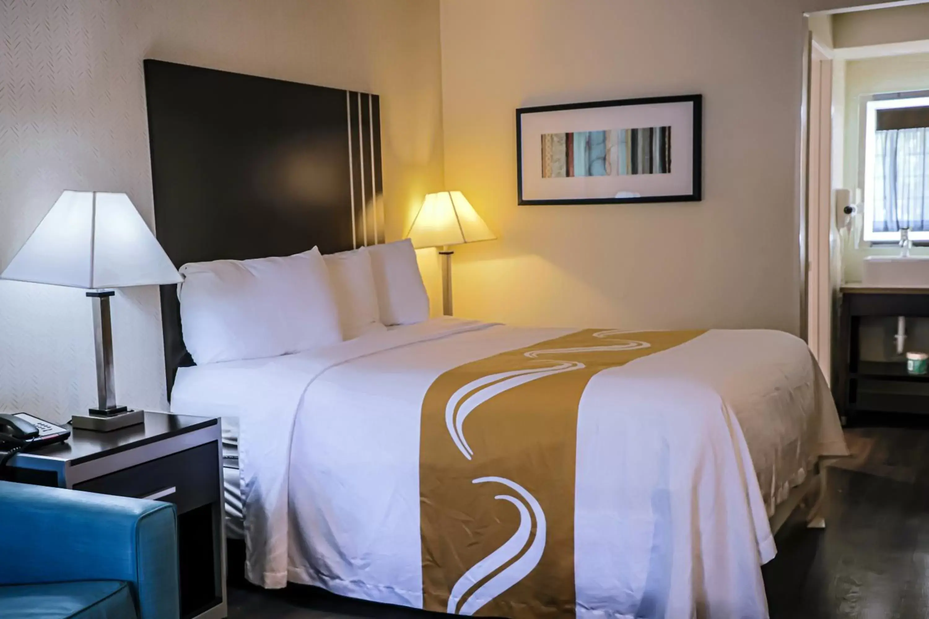 Bed in Quality Inn & Suites Camarillo-Oxnard