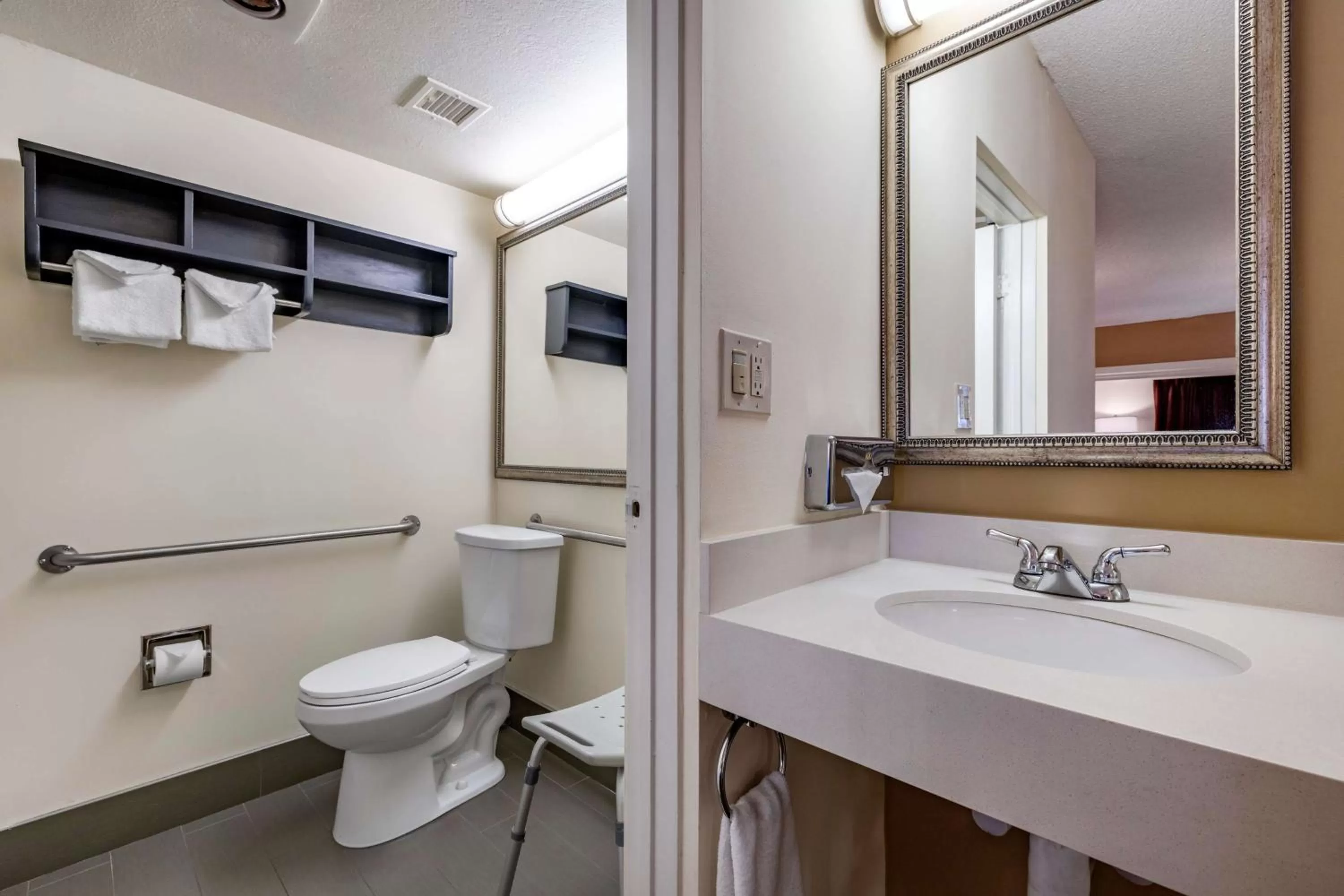 Photo of the whole room in Best Western Plus Thousand Oaks Inn