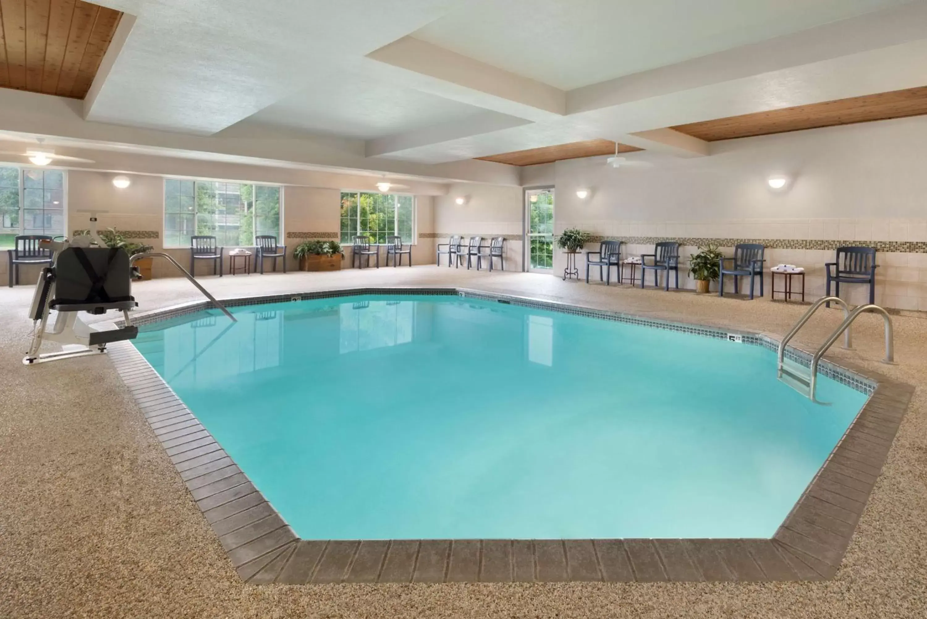 On site, Swimming Pool in Country Inn & Suites by Radisson, Minneapolis/Shakopee, MN