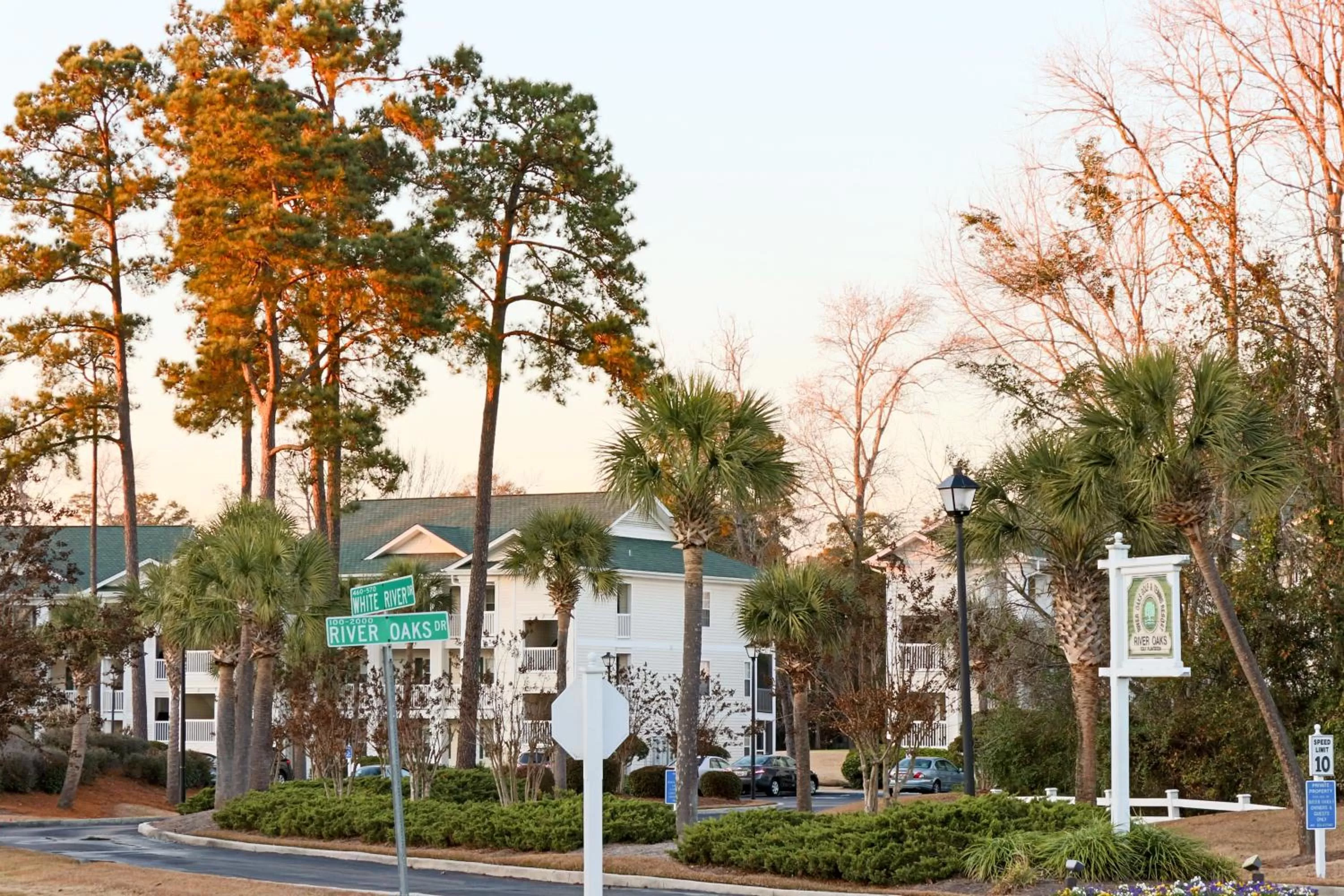 Facade/entrance in Myrtlewood Condos