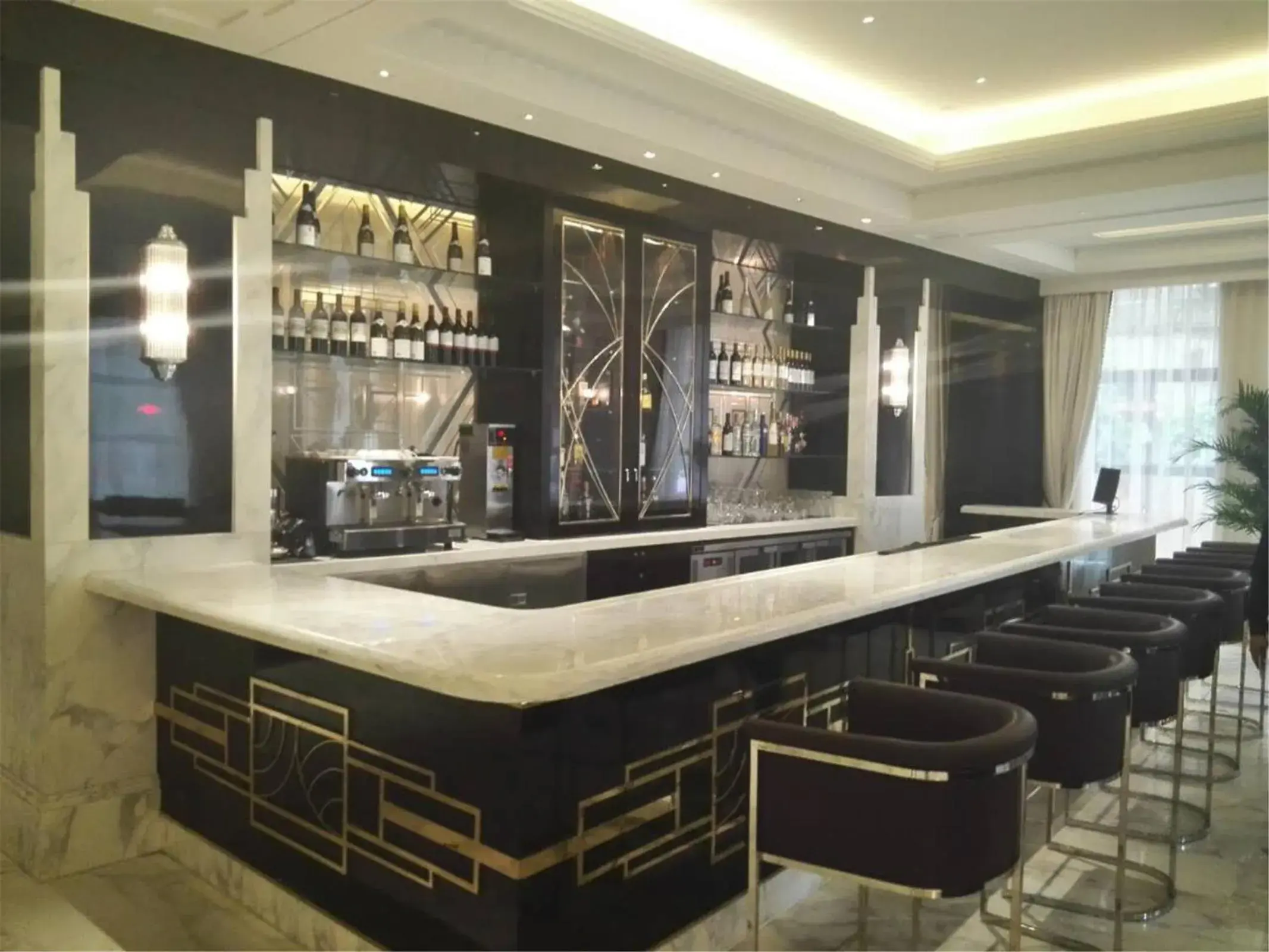 Lounge or bar, Lounge/Bar in Jinjiang Metropolo Hotel Classiq Shanghai Bund Circle