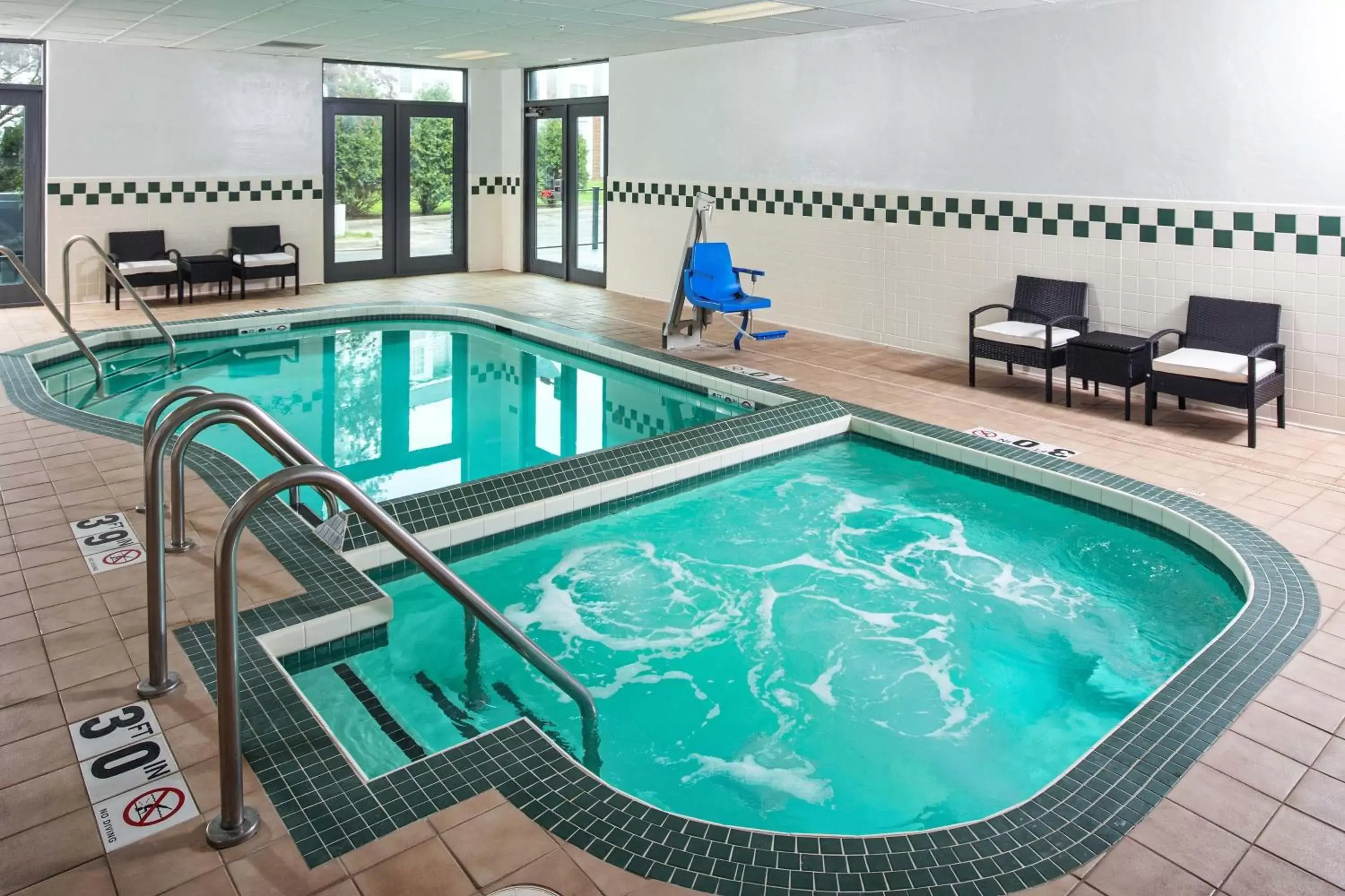 Swimming Pool in Four Points by Sheraton Appleton