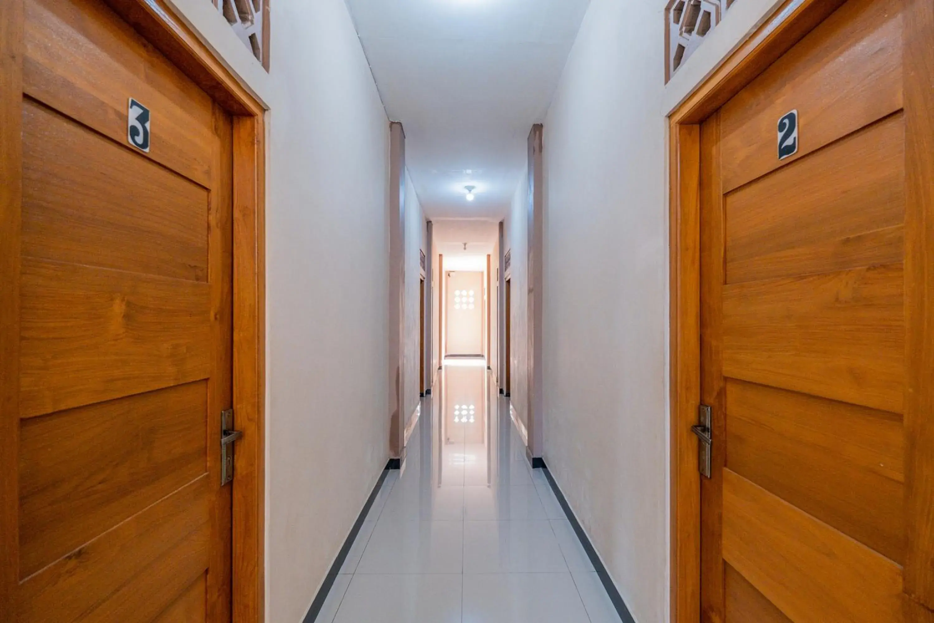 Property building in RedDoorz Syariah near Batu Night Spectacular Property building in RedDoorz Syariah near Batu Night Spectacular