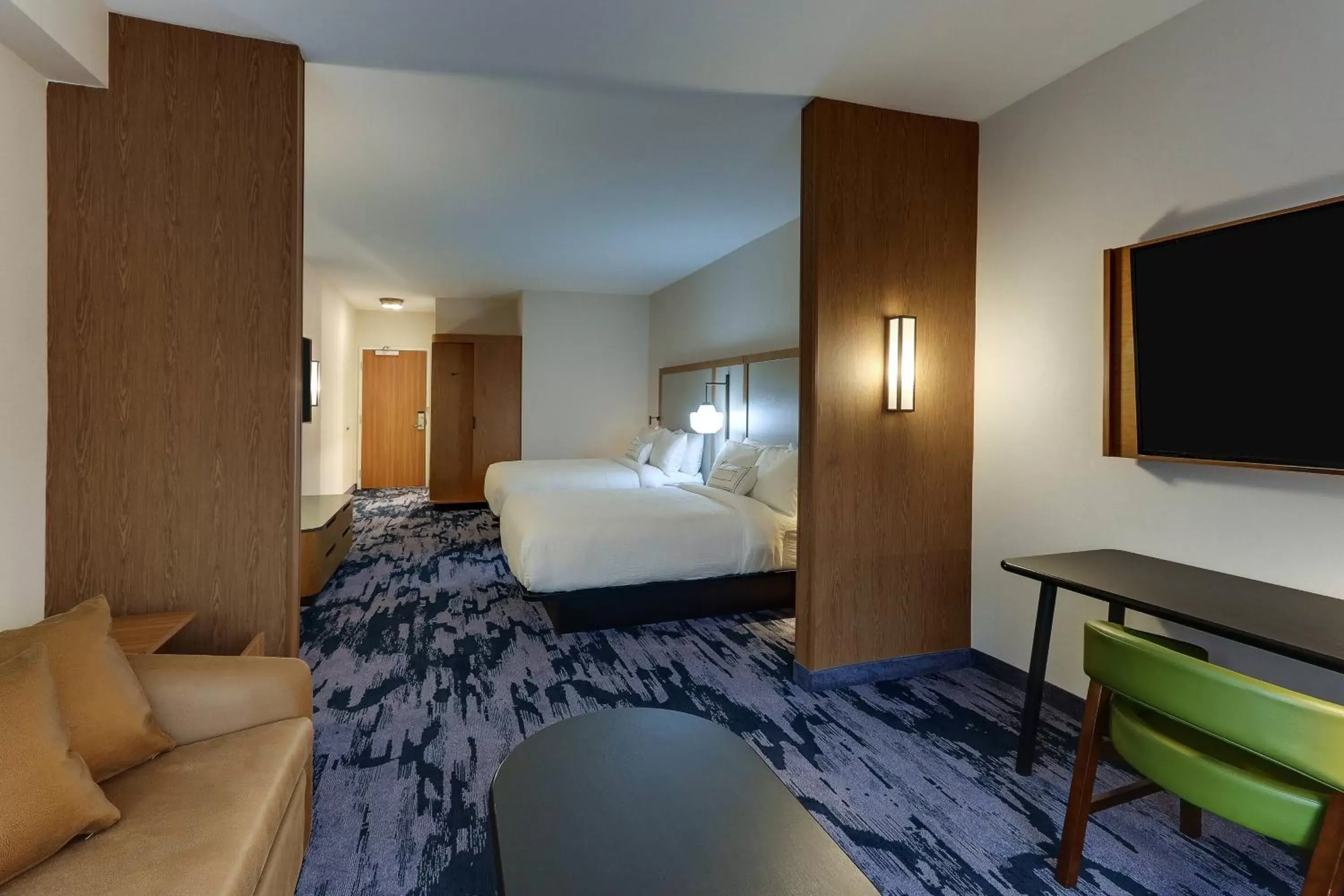 Photo of the whole room, Bed in Fairfield Inn & Suites by Marriott Asheville Weaverville