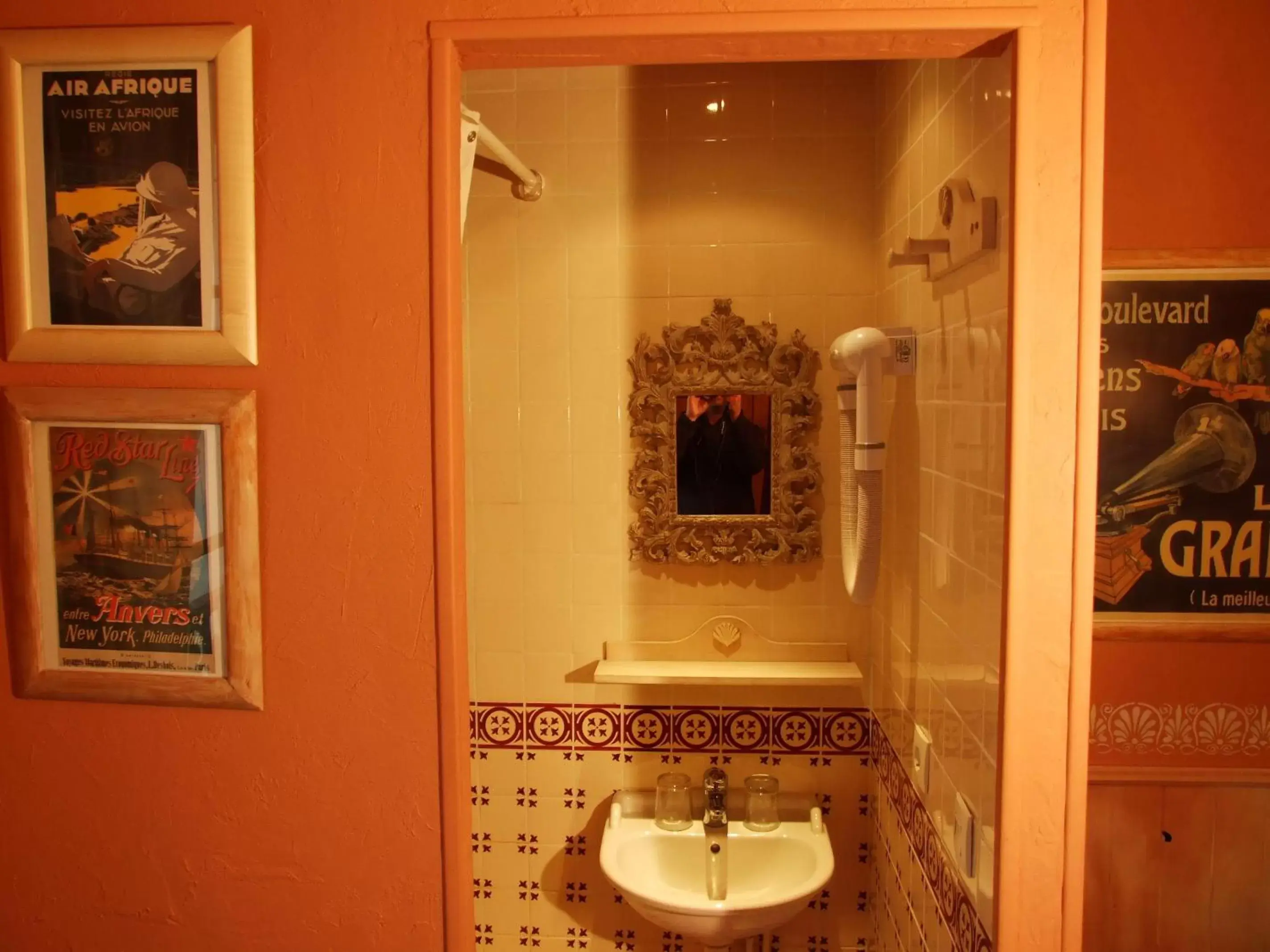 Bathroom in Hotel de Nesle