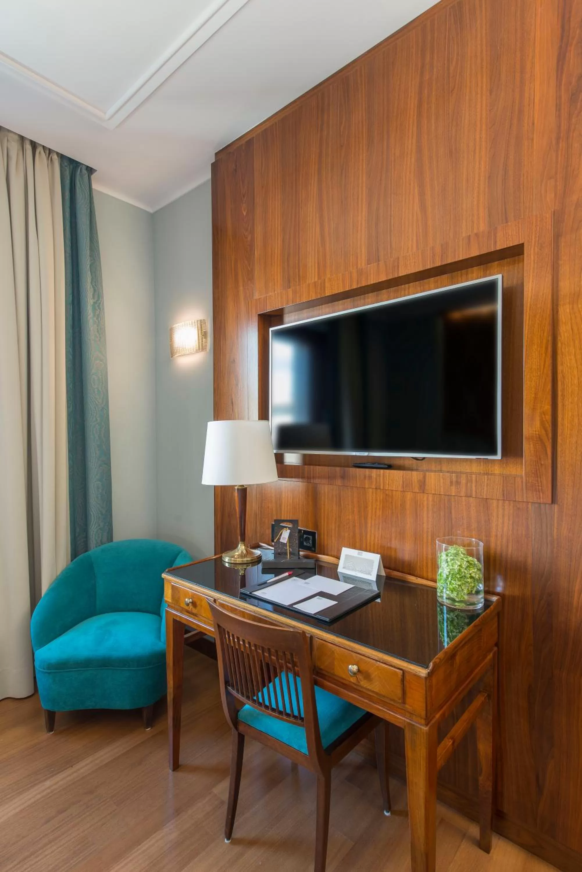TV and multimedia in Bettoja Hotel Mediterraneo