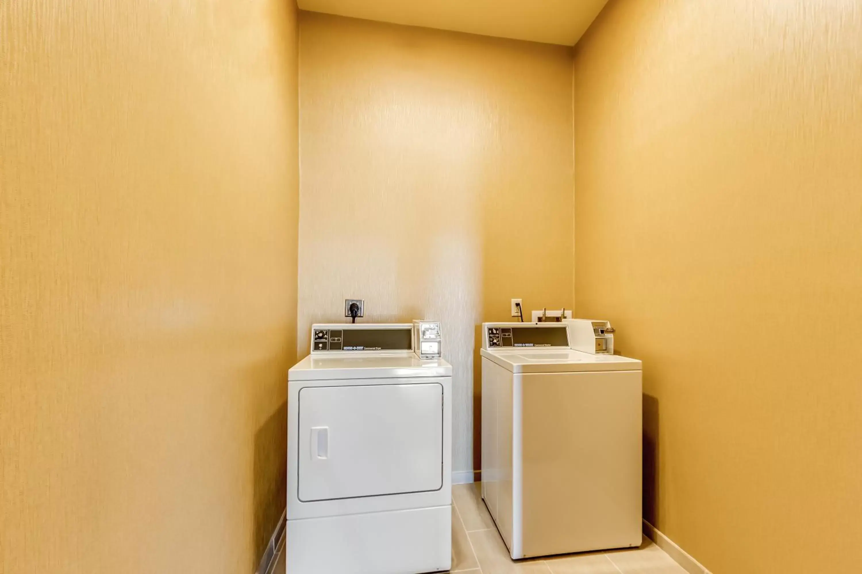 Area and facilities, Kitchen/Kitchenette in Cobblestone Inn & Suites - Waverly