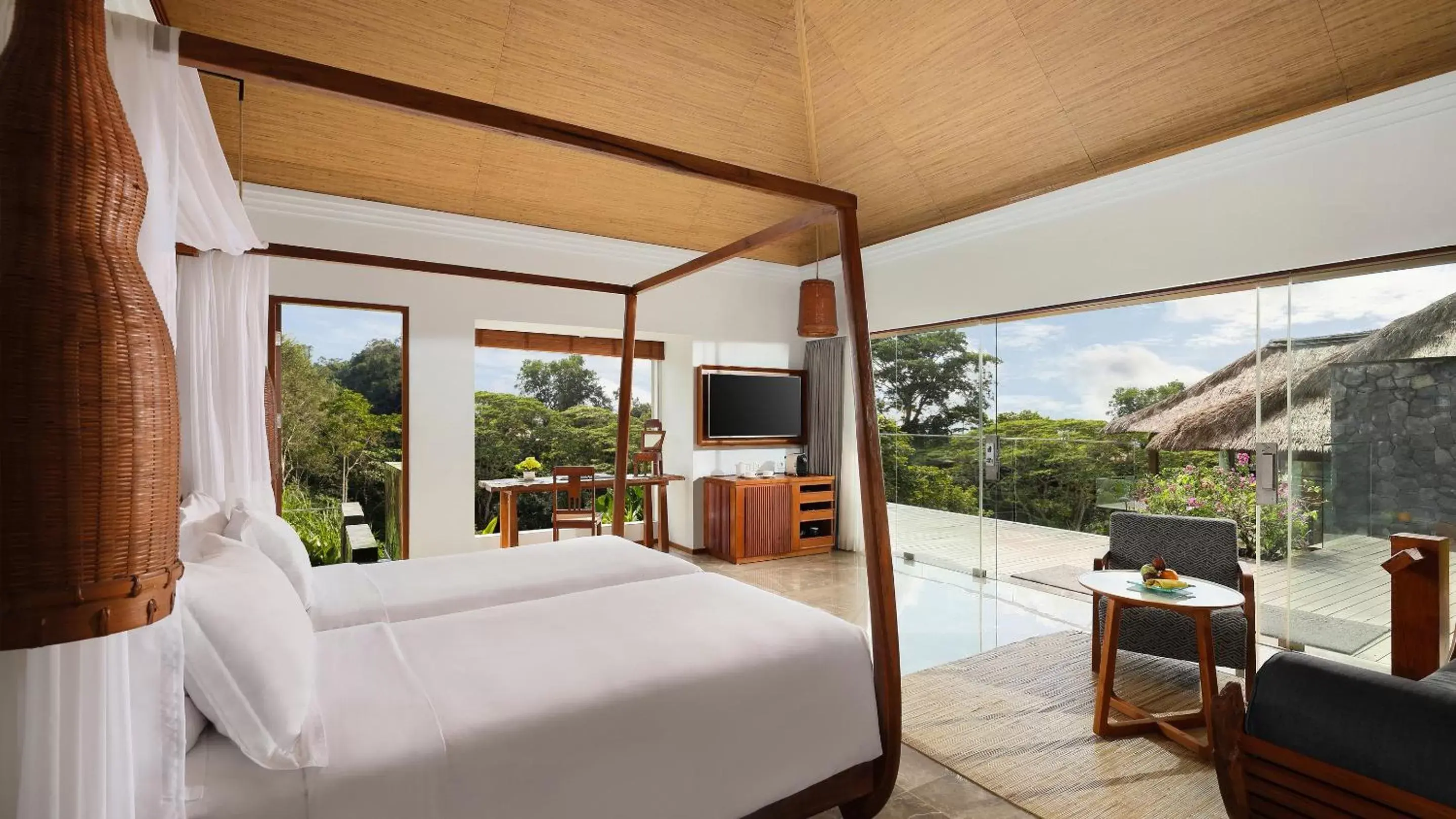 Bed in Maya Ubud Resort & Spa