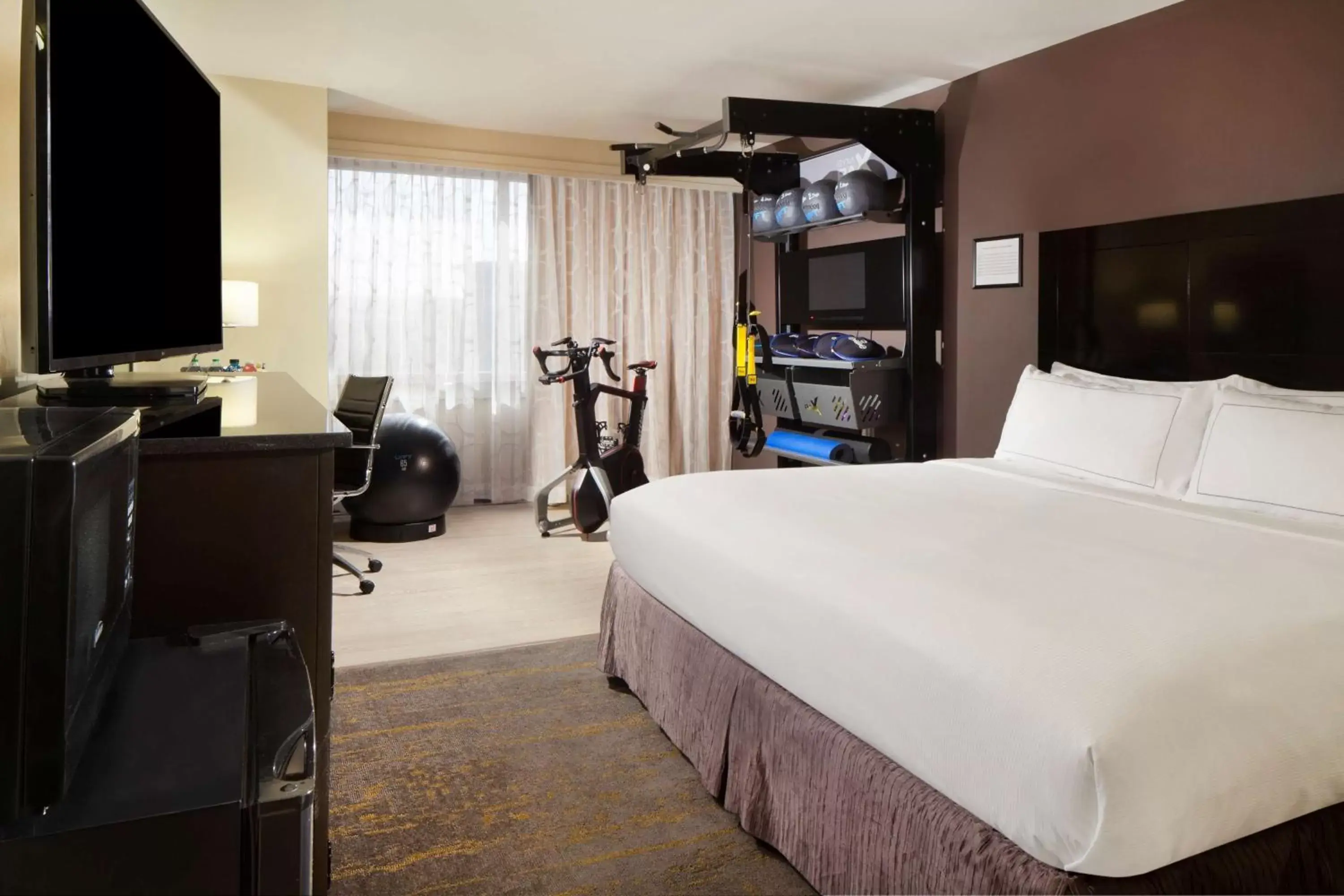 Bedroom, TV/Entertainment Center in DoubleTree by Hilton El Paso Downtown