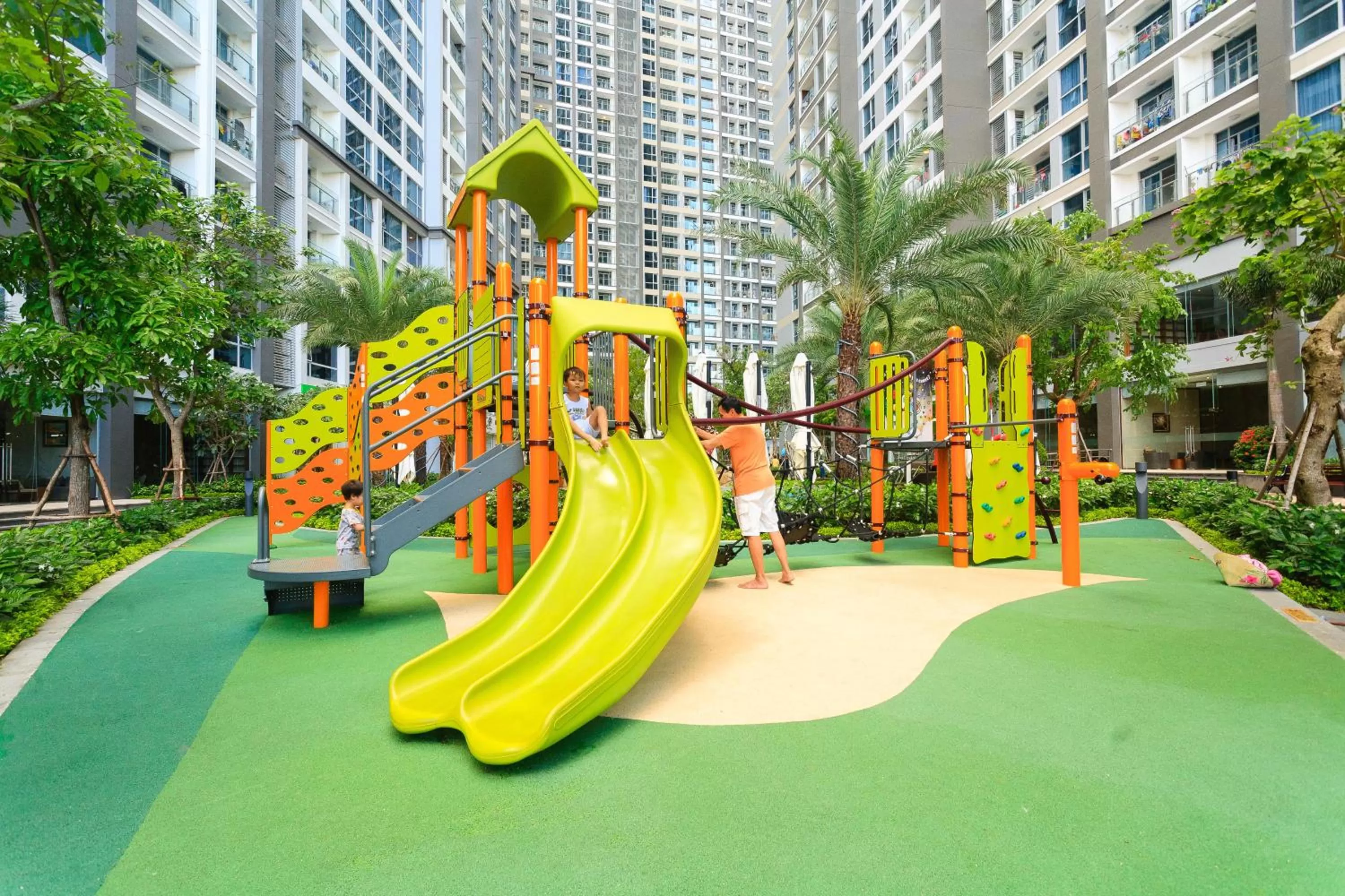 Children play ground, Children's Play Area in Vinhomes Central Park-Nice Homes