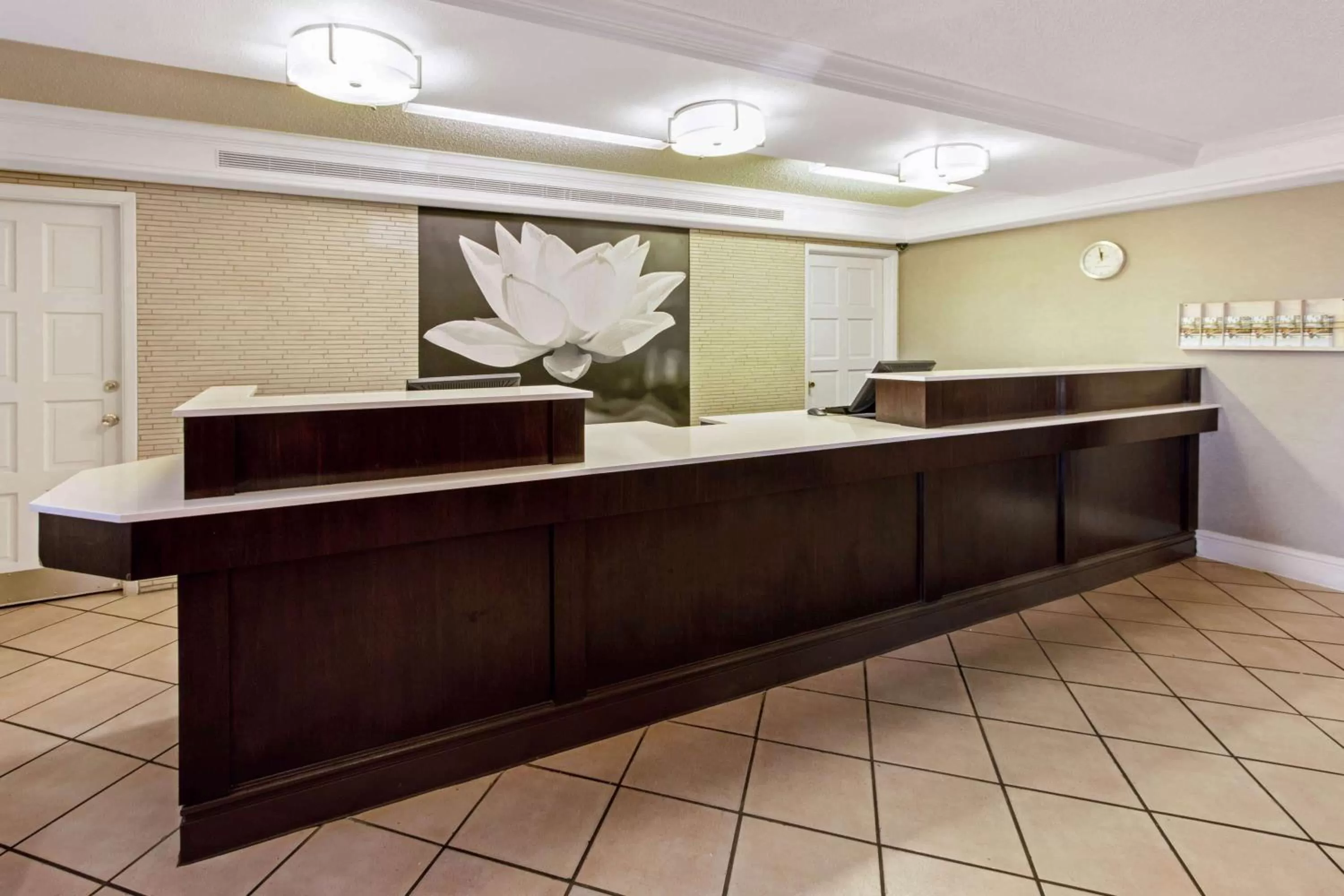 Lobby or reception in La Quinta Inn by Wyndham Santa Fe