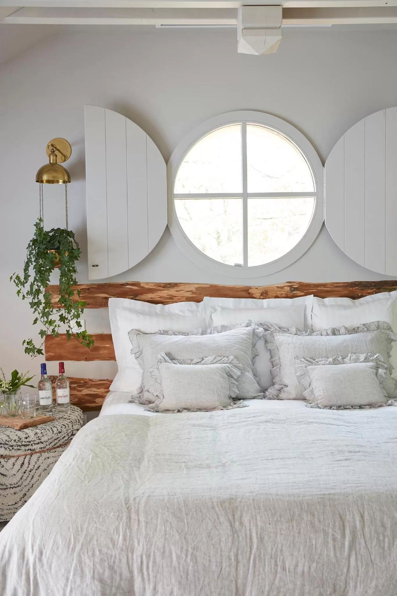 Decorative detail, Bed in Hôtel Domaine de Raba Bordeaux Sud