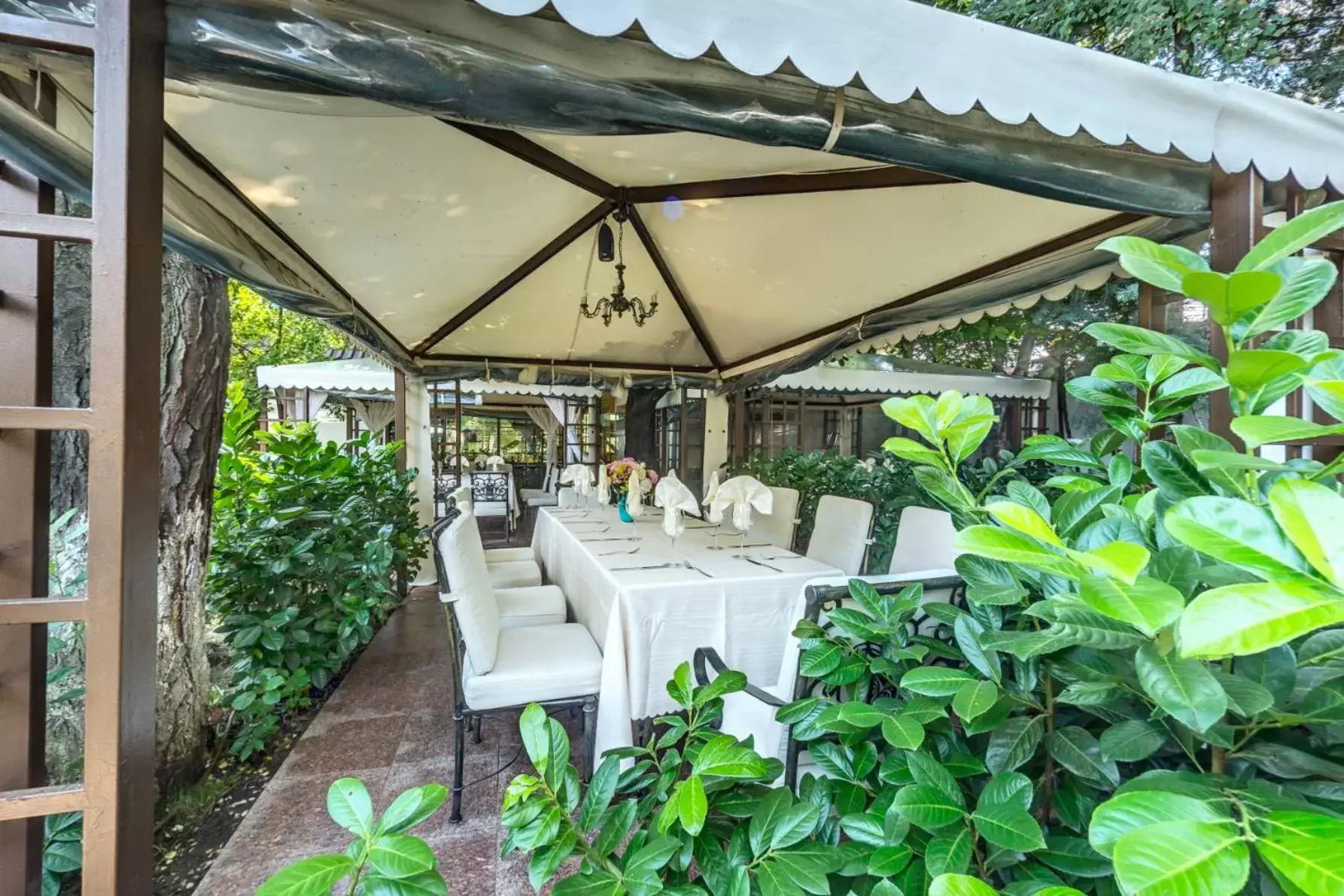 Restaurant/places to eat in Hotel Montecito Restaurant/places to eat in Hotel Montecito