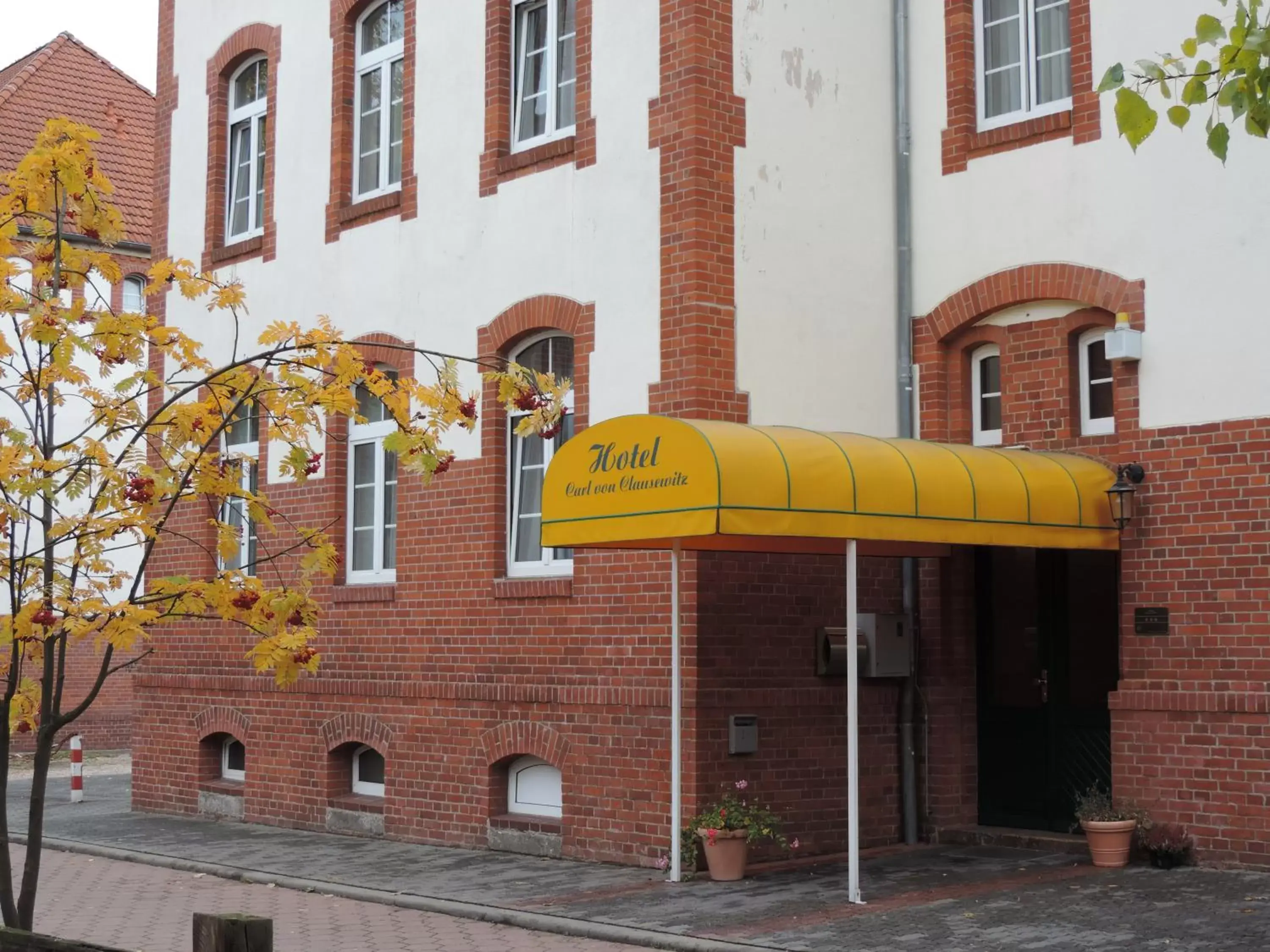 Facade/entrance, Property Building in Hotel Carl von Clausewitz