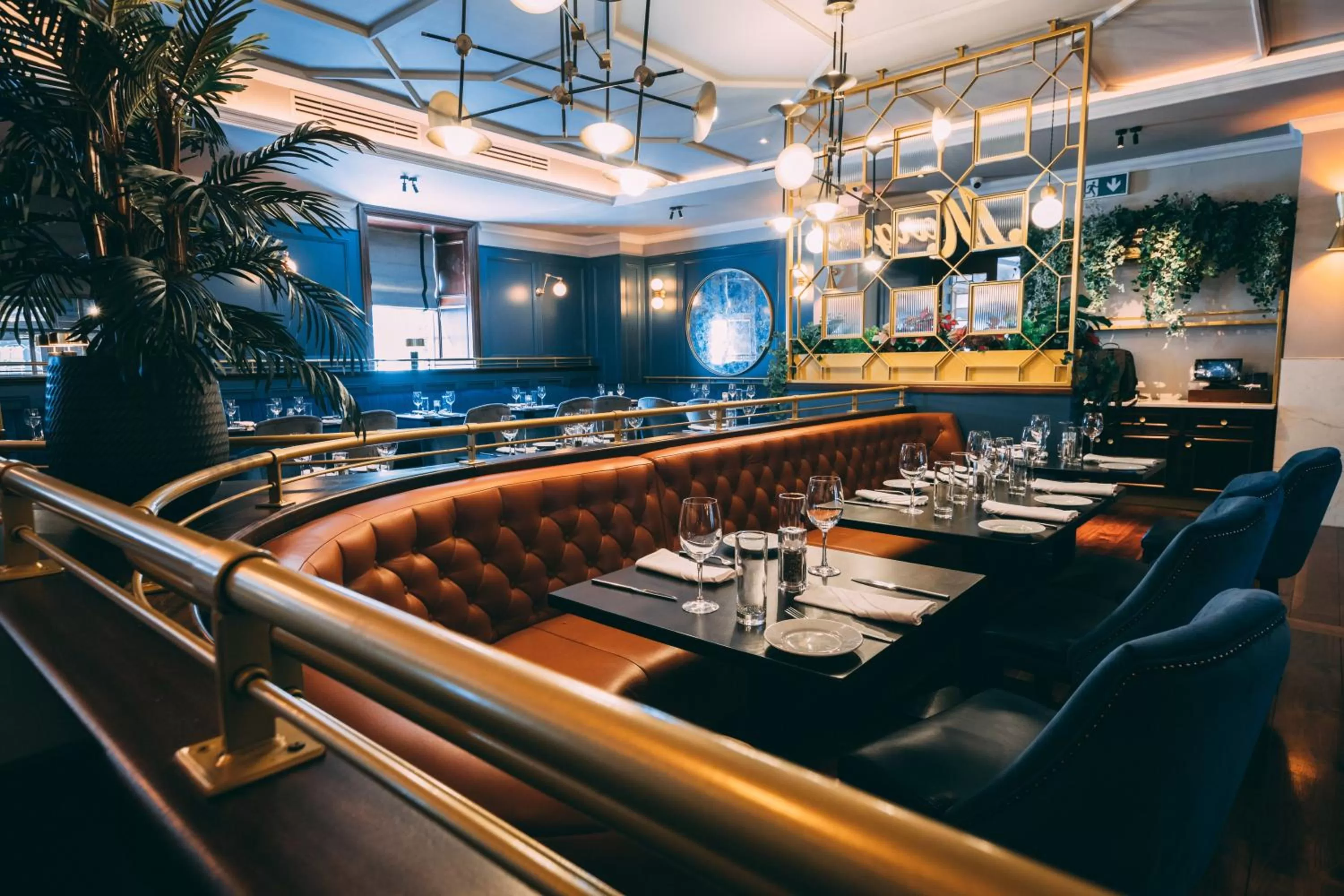 Restaurant/places to eat in The Parkview Hotel