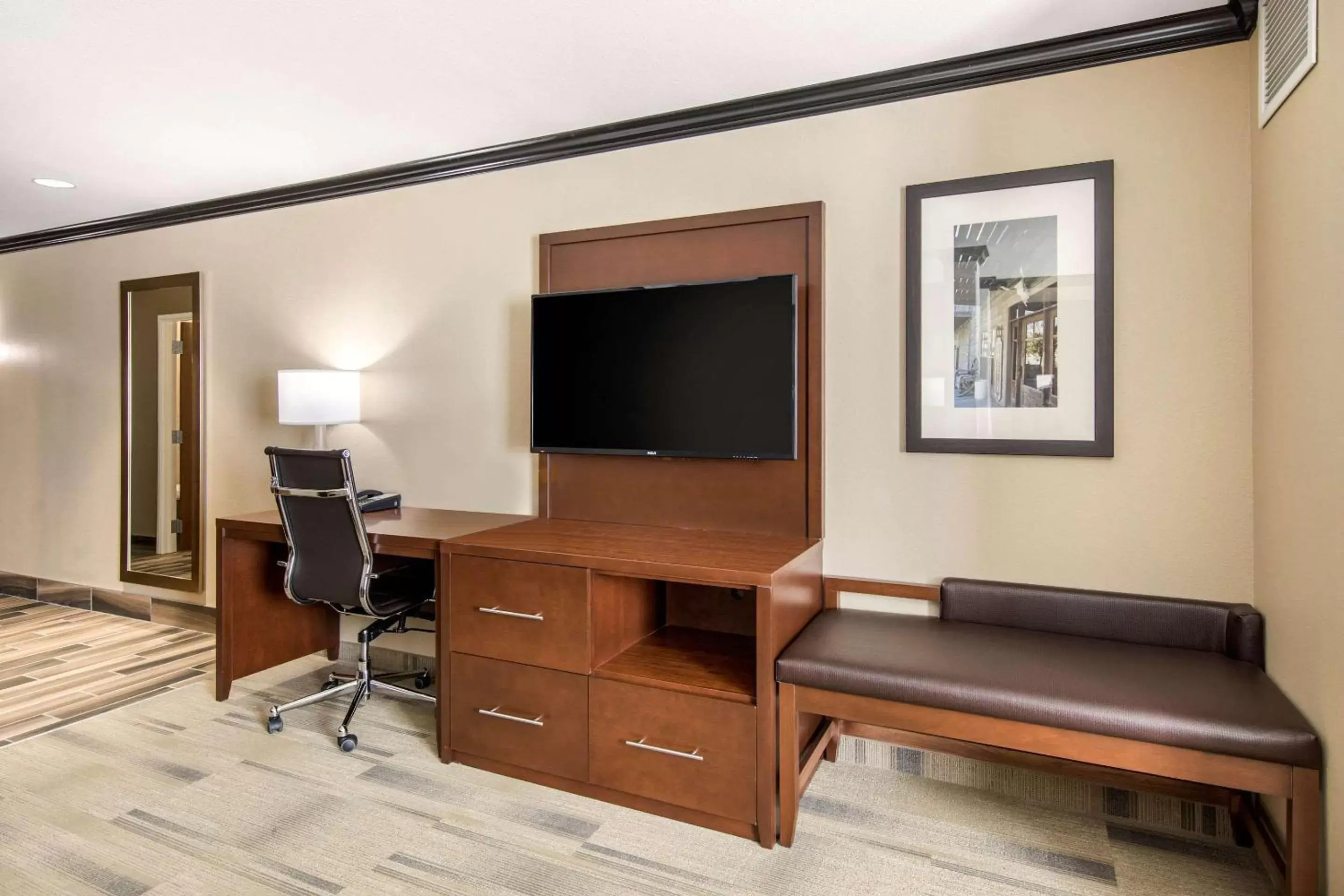 Photo of the whole room, TV/Entertainment Center in Comfort Suites