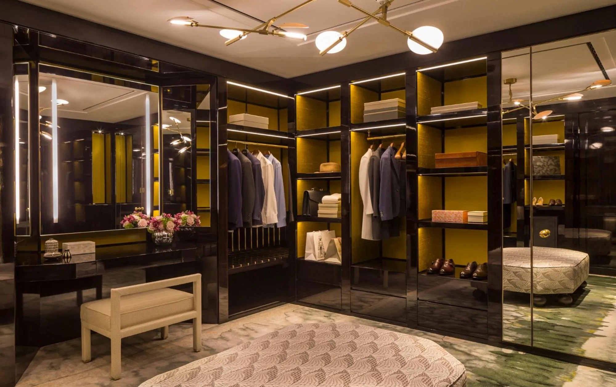 wardrobe, Bed in Four Seasons Hotel London at Tower Bridge