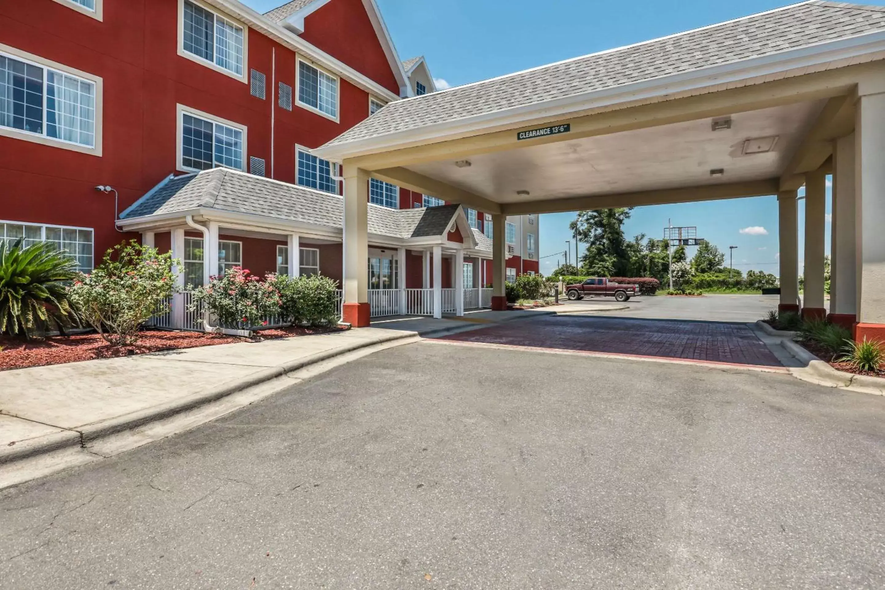 Property Building in Econo Lodge Inn & Suites - Marianna