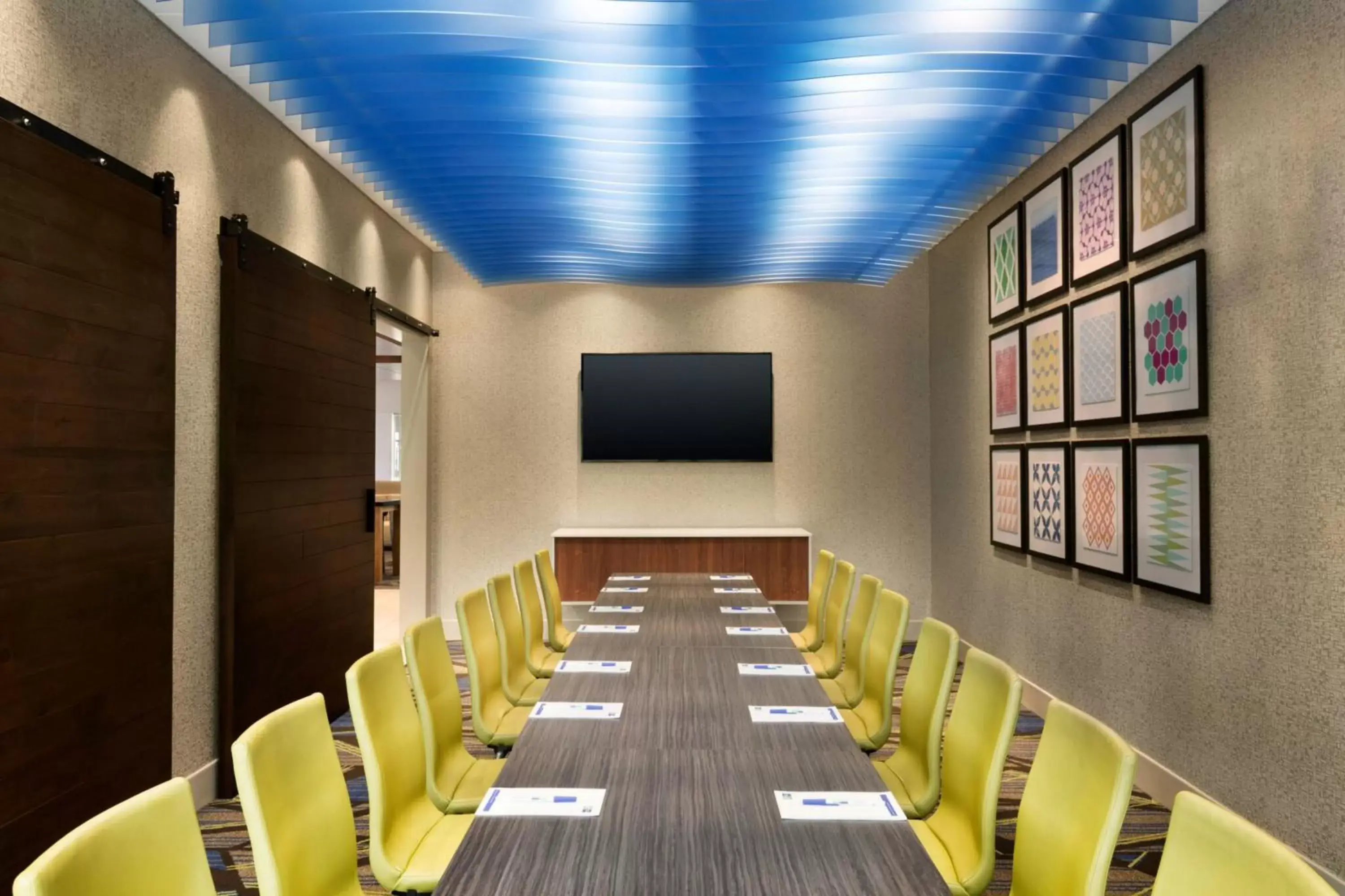 Meeting/conference room in Holiday Inn Express - Alliance, an IHG Hotel