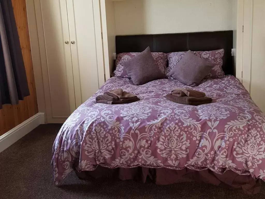 Double Room with Shared Bathroom in Royal Oak