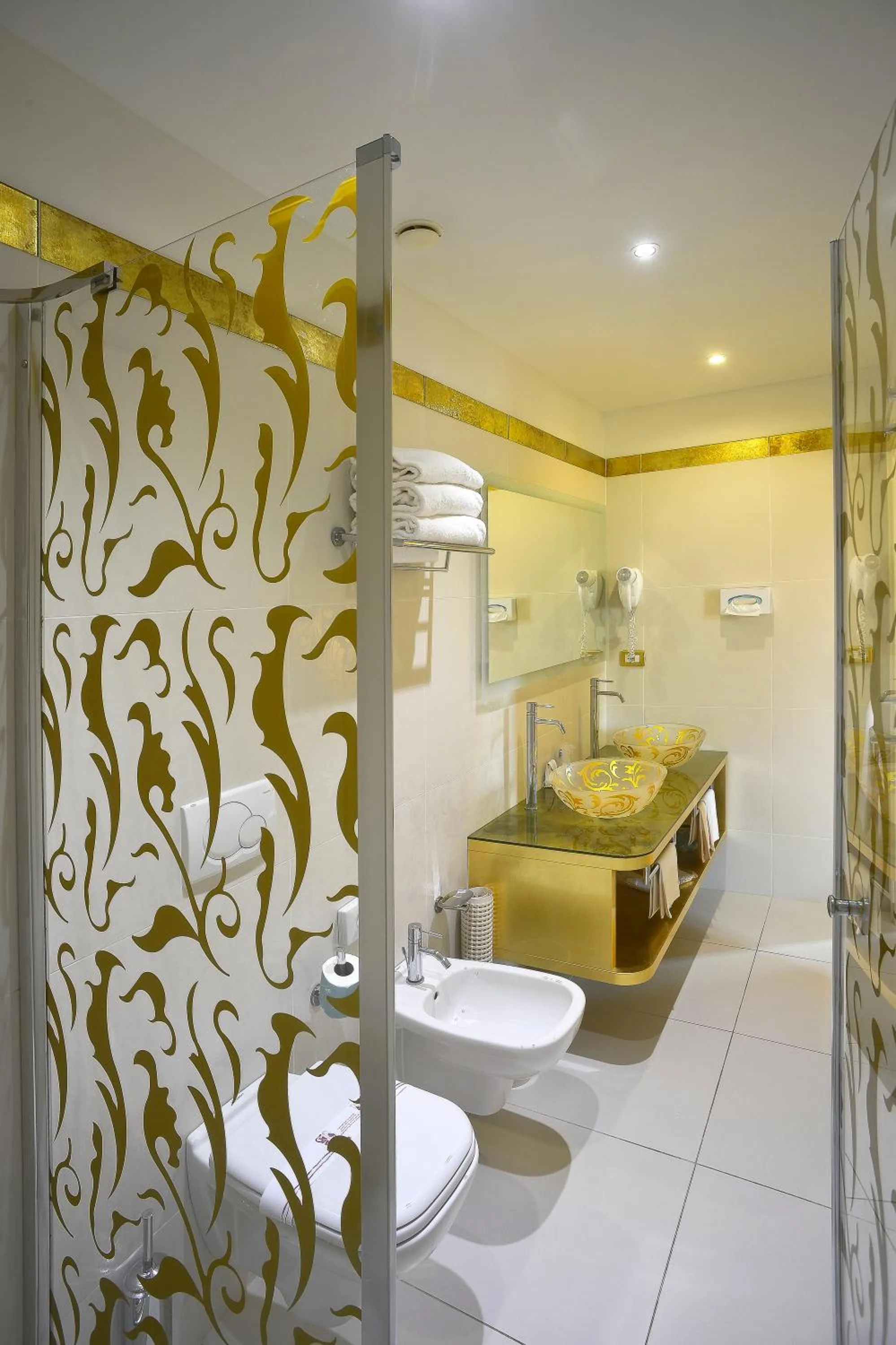Bathroom, Bed in Zanhotel Tre Vecchi