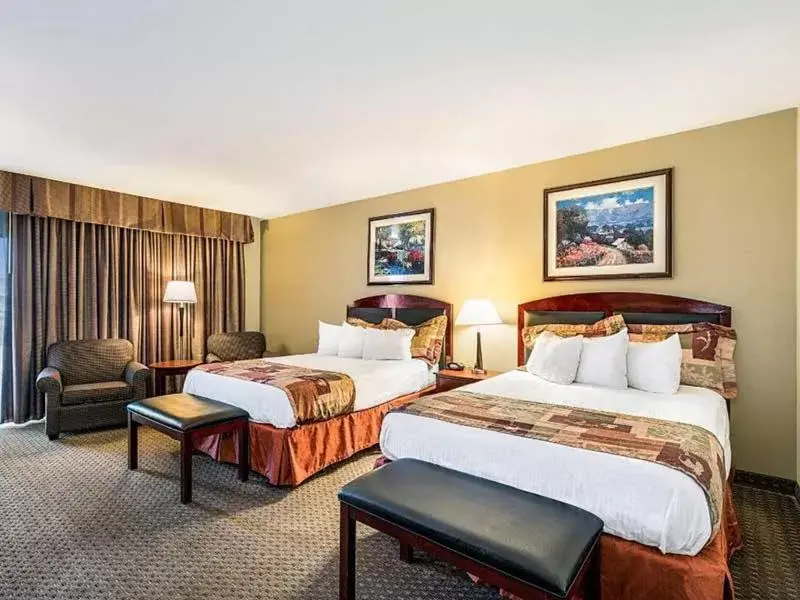 Bed in Winnemucca Inn & Casino