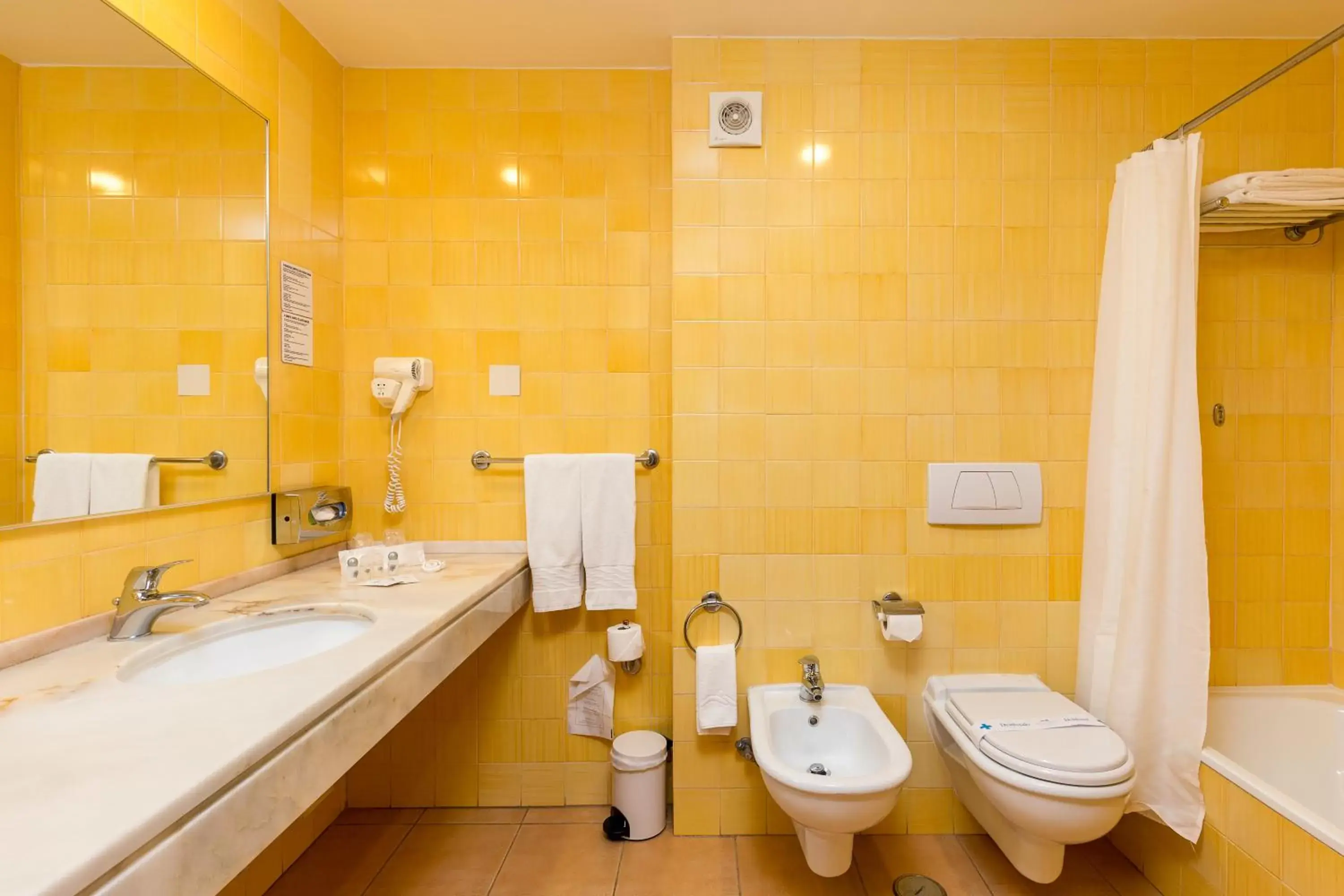 Bathroom in Hotel Apartamento Dunamar