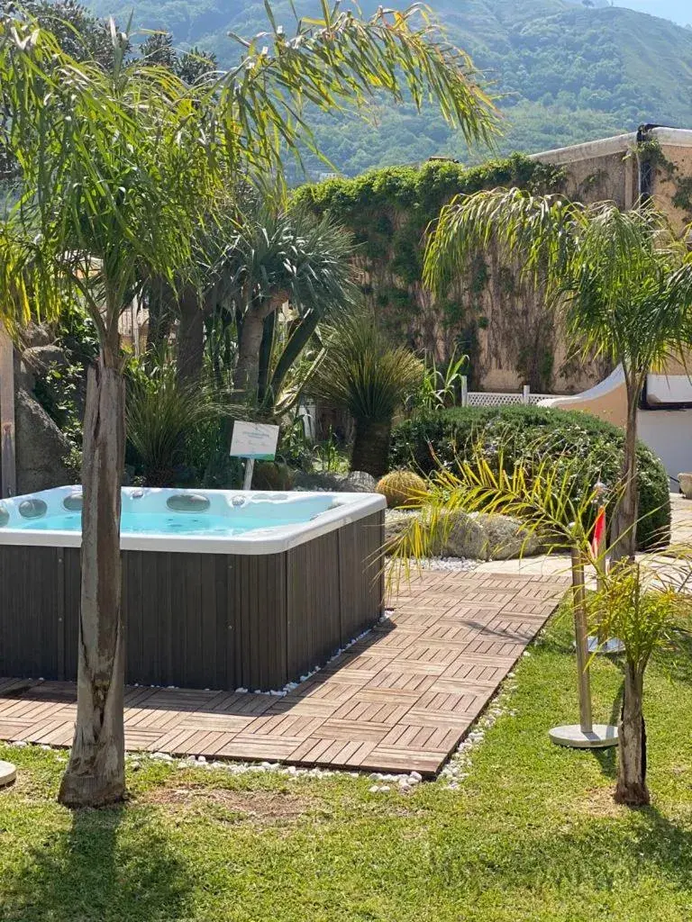 Hot Tub, Swimming Pool in Hotel Parco Delle Agavi
