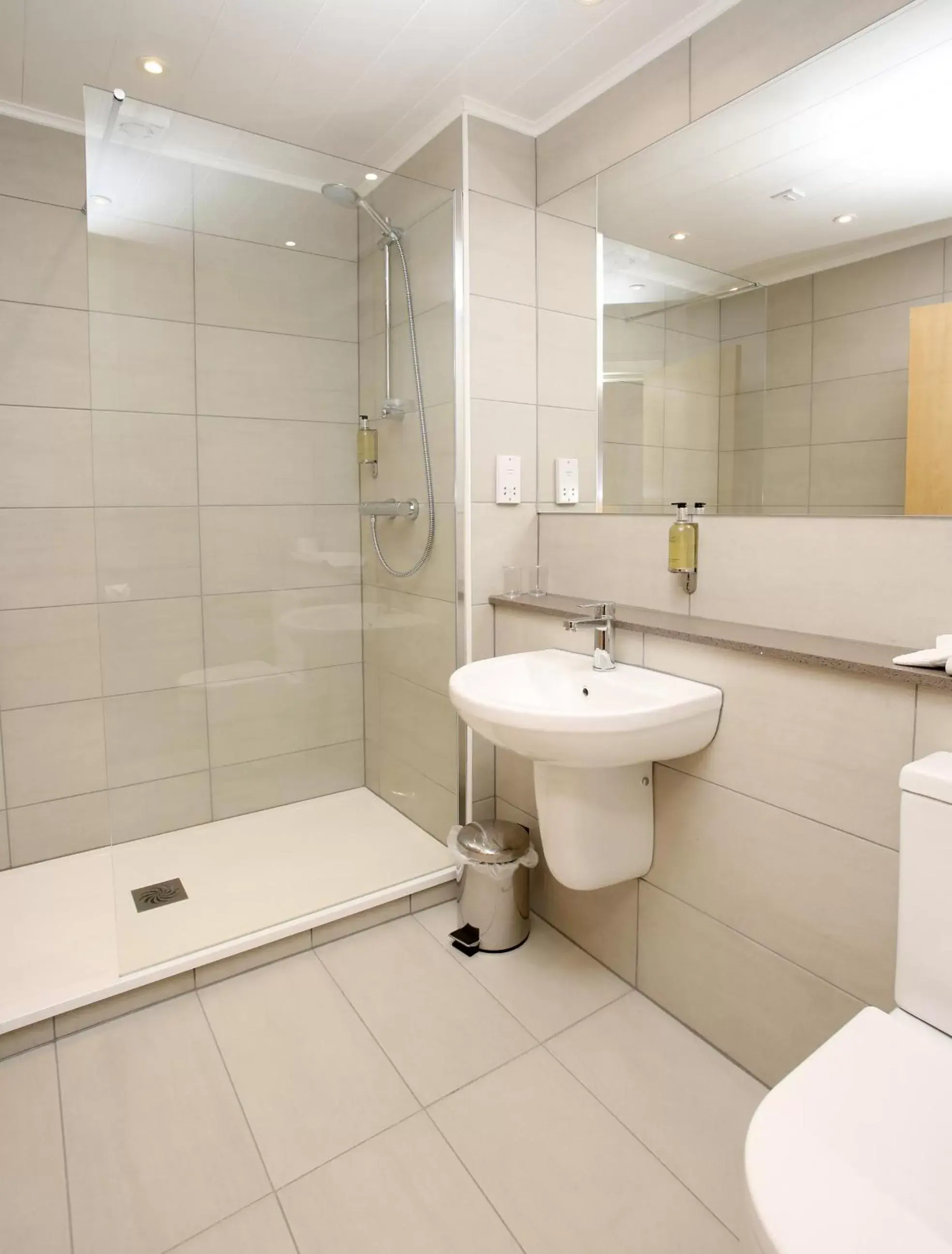 Bathroom in Best Western Woodlands Hotel