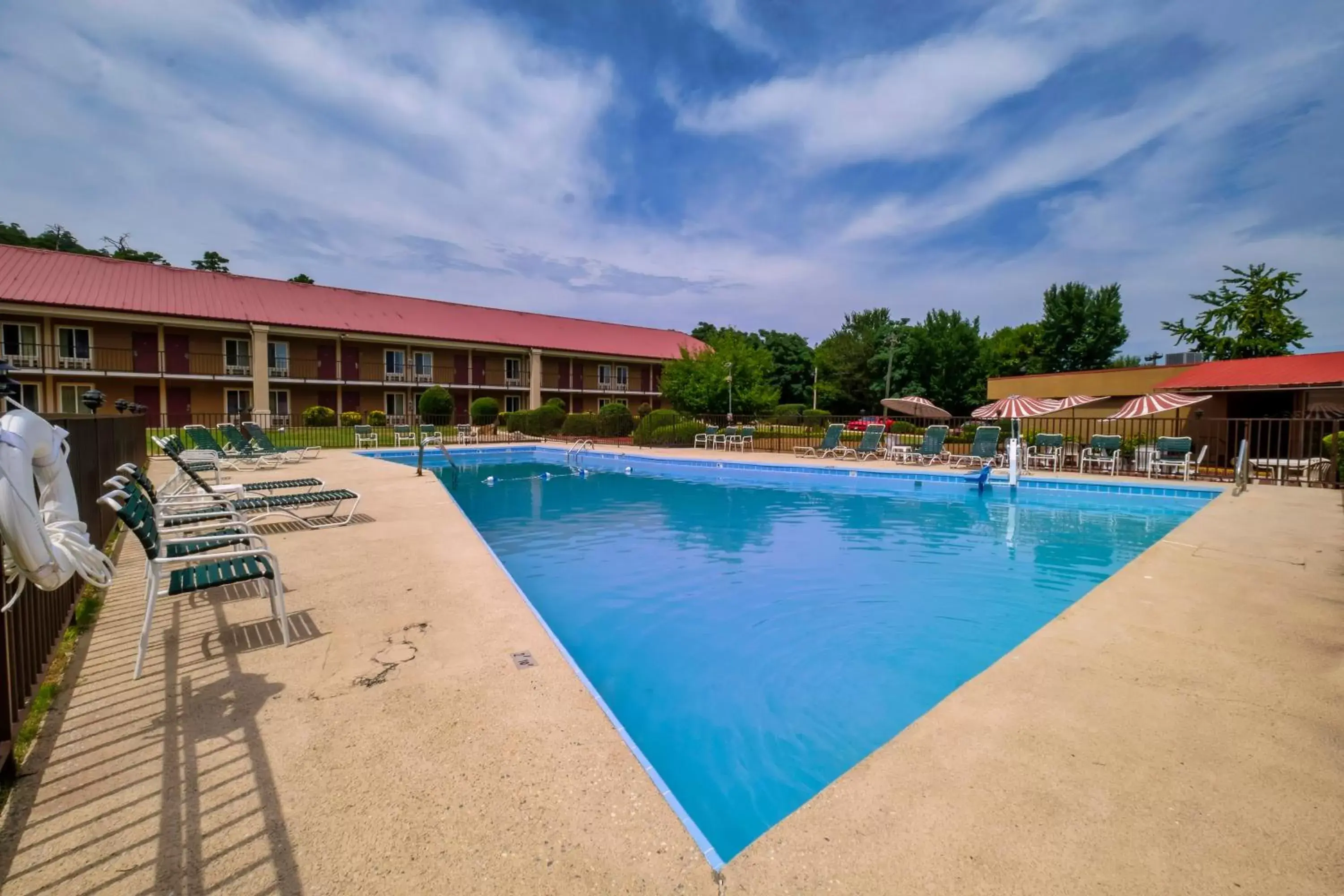 Swimming Pool in Red Roof Inn Hot Springs