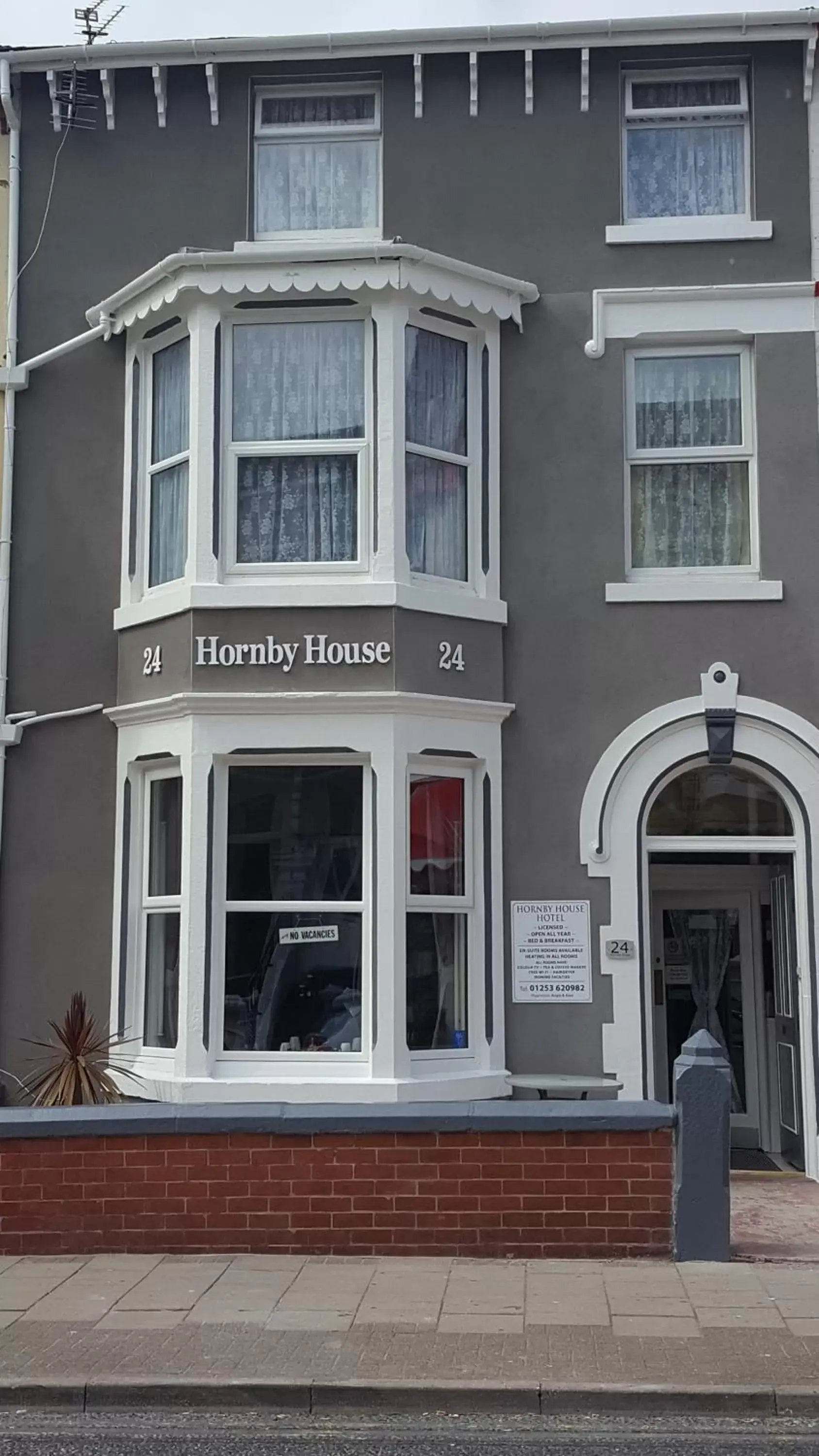 Facade/entrance in Hornby House Hotel