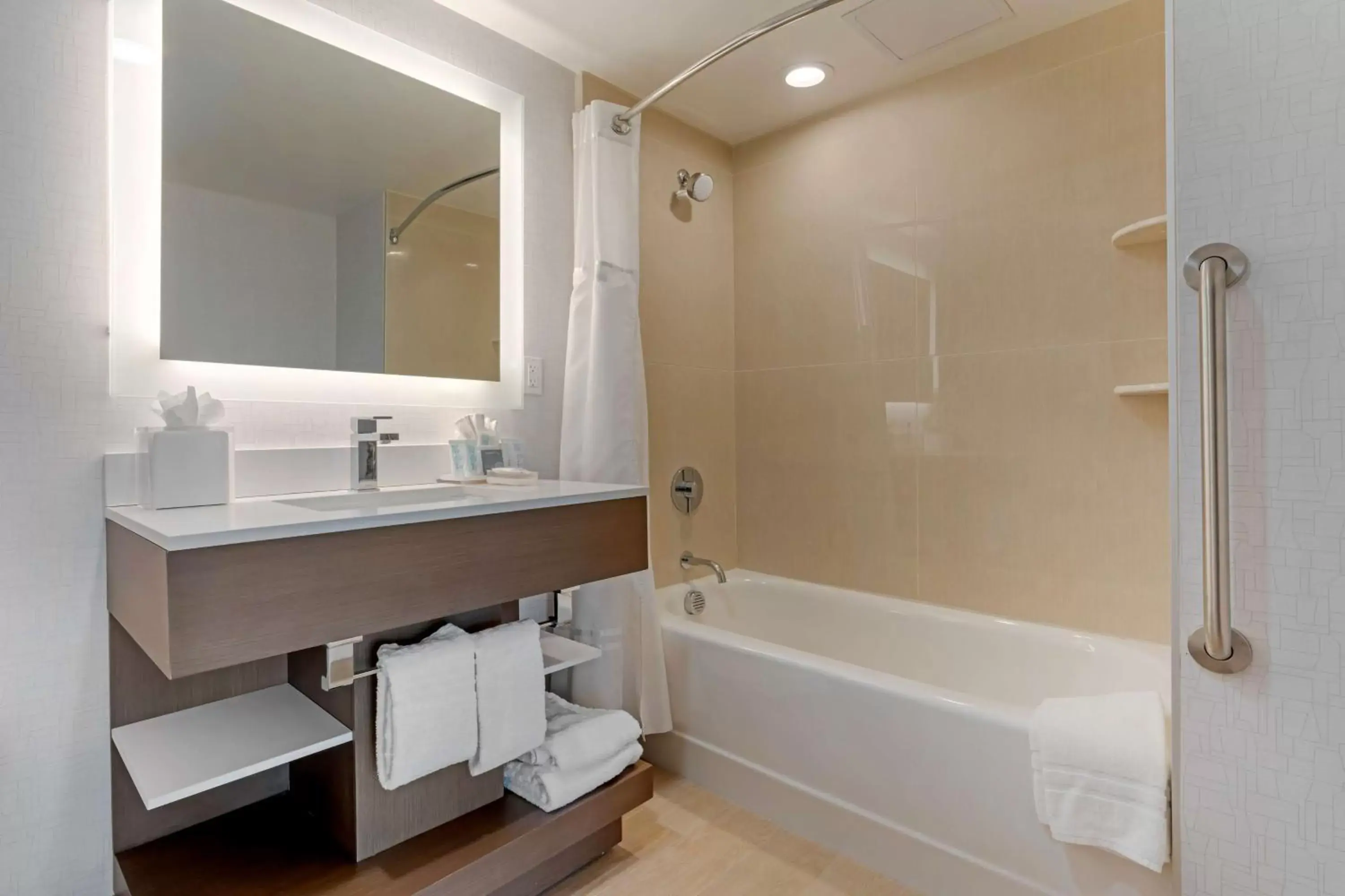 Photo of the whole room, Bathroom in Aiden by Best Western @ Berkeley