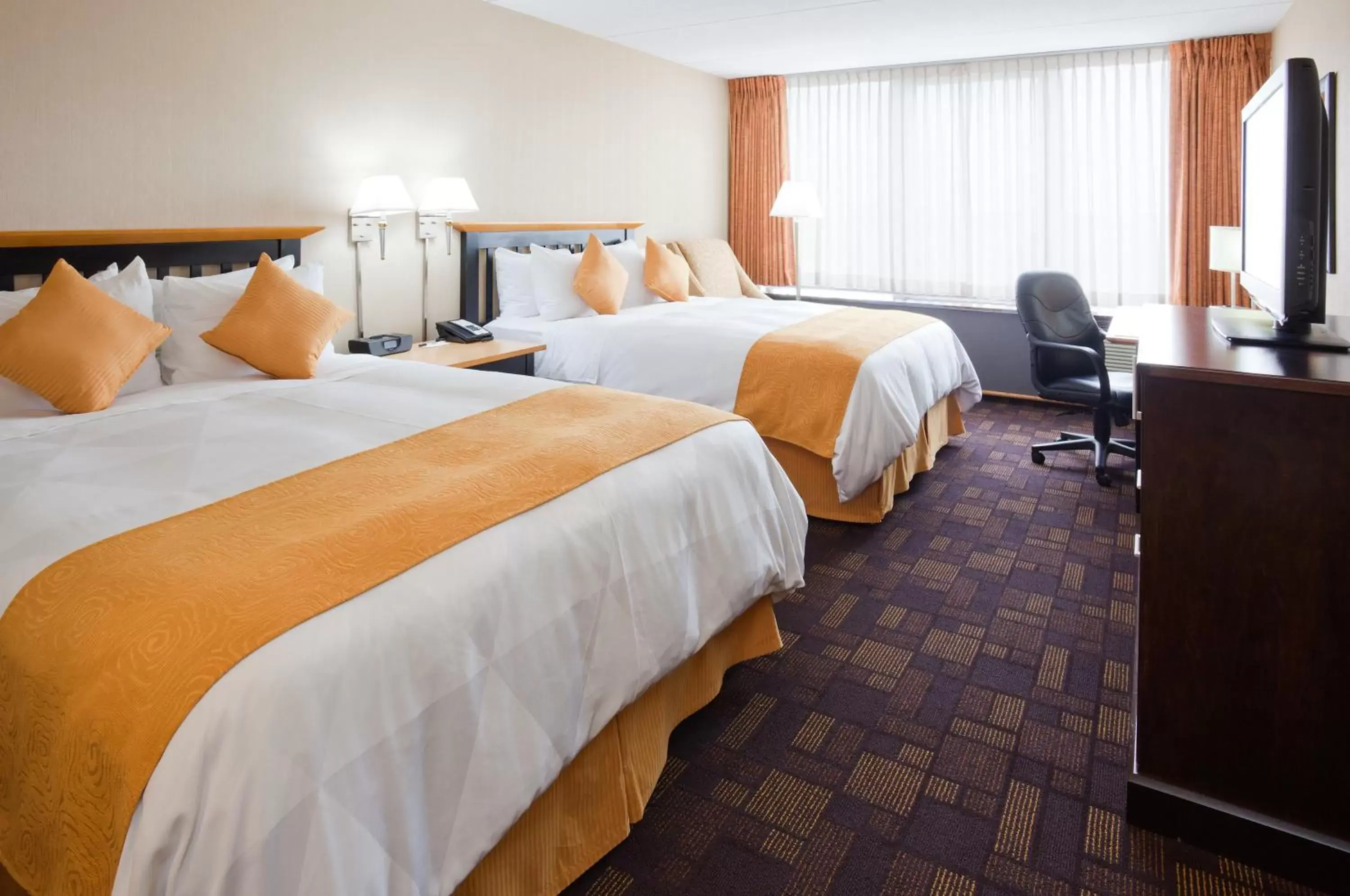 Bedroom, Bed in Radisson Hotel Milwaukee West